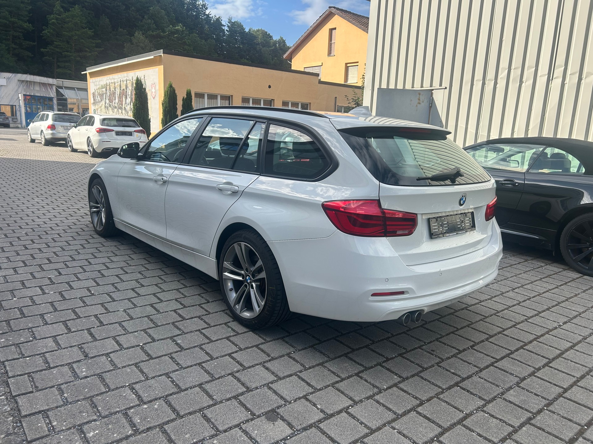 BMW 320d xDrive Touring Steptronic-image-4