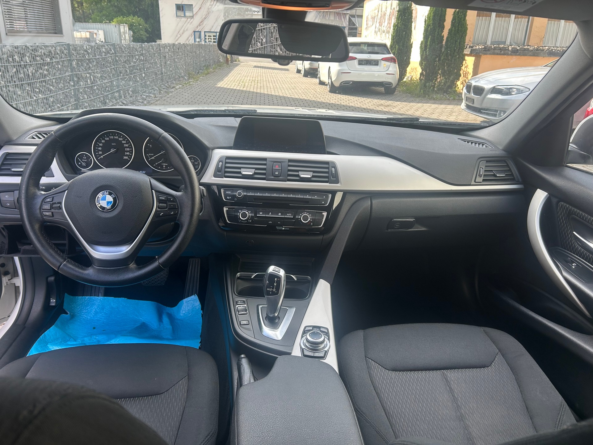 BMW 320d xDrive Touring Steptronic-image-6