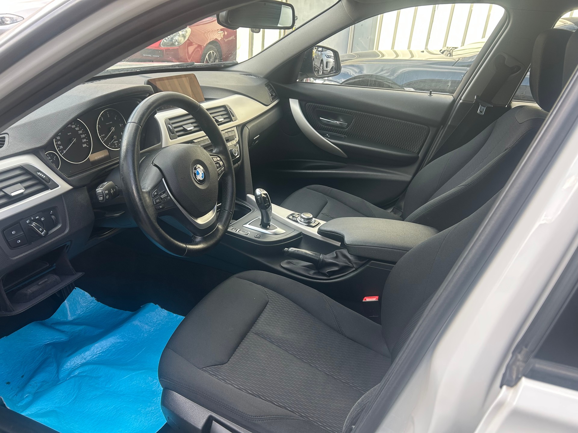 BMW 320d xDrive Touring Steptronic-image-5