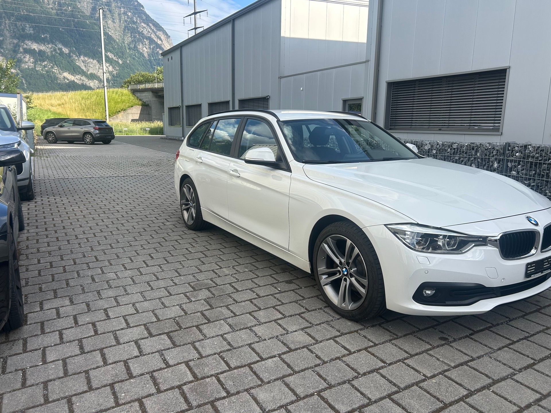 BMW 320d xDrive Touring Steptronic-image-2