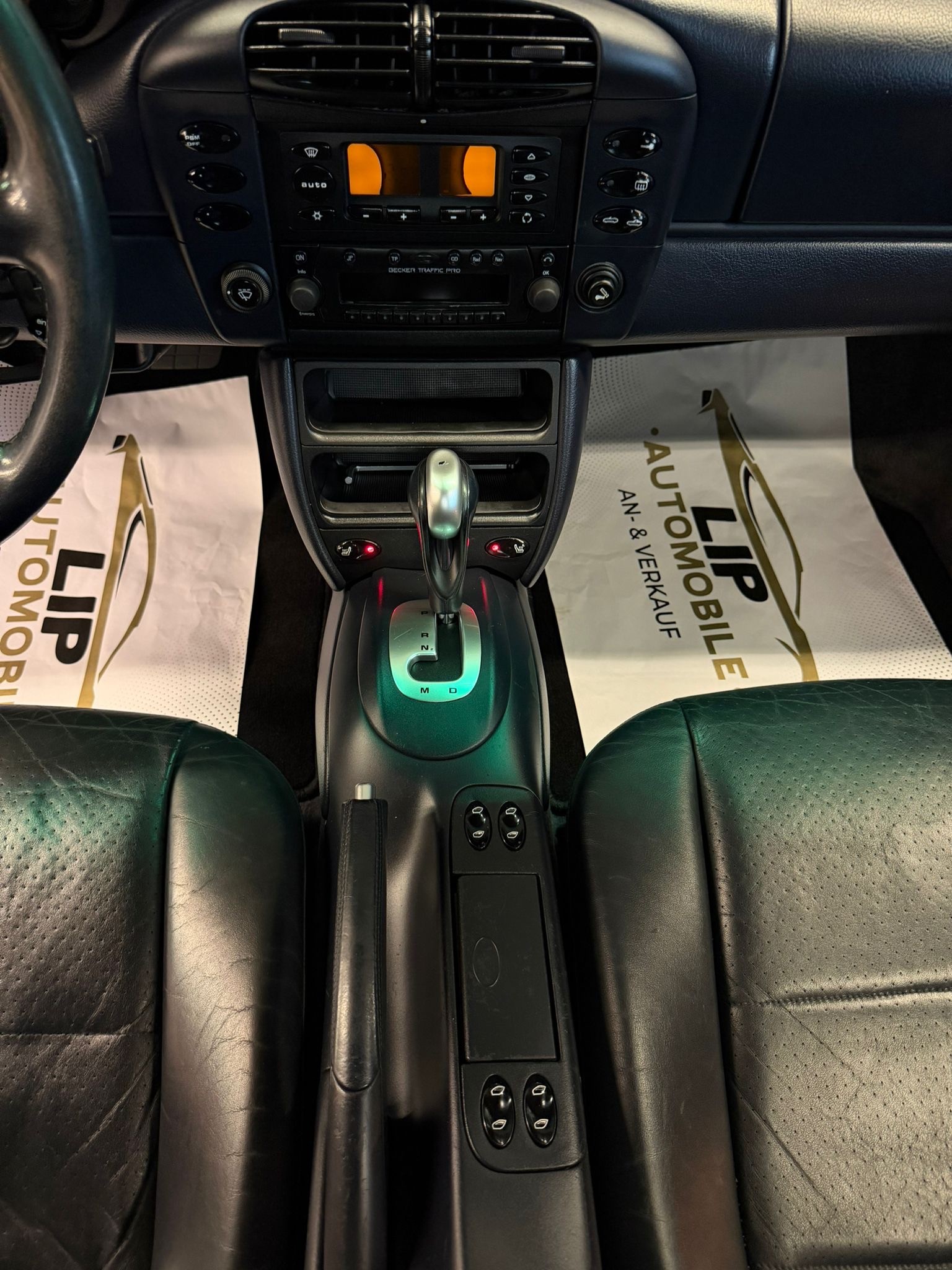 PORSCHE 911 Carrera 4 Cabrio-image-11