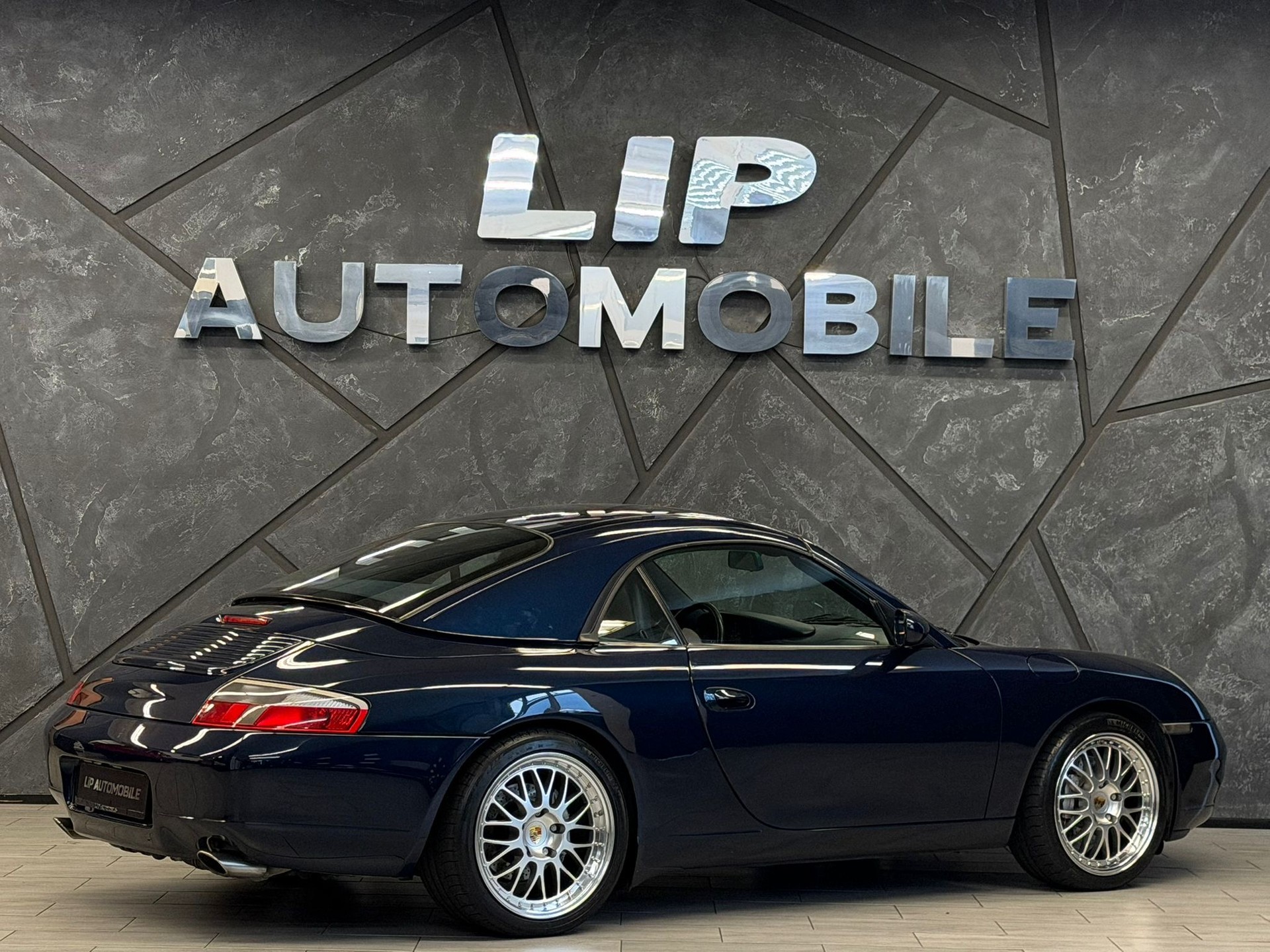 PORSCHE 911 Carrera 4 Cabrio-image-5