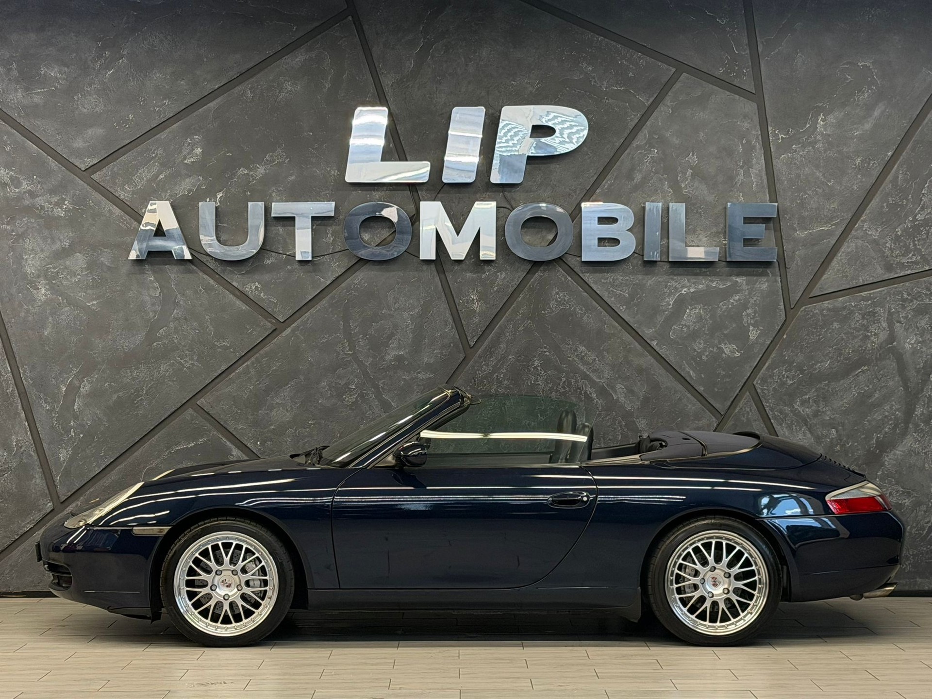 PORSCHE 911 Carrera 4 Cabrio-image-4