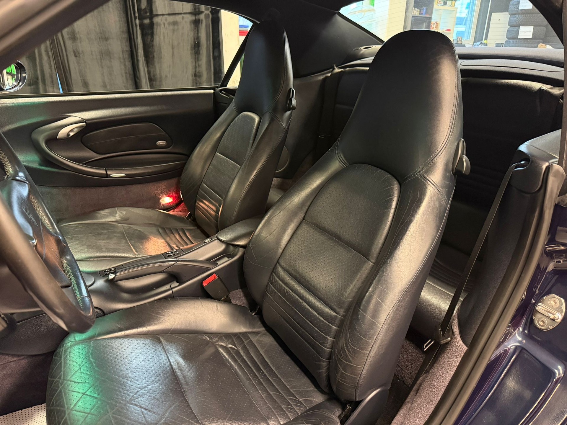 PORSCHE 911 Carrera 4 Cabrio-image-10