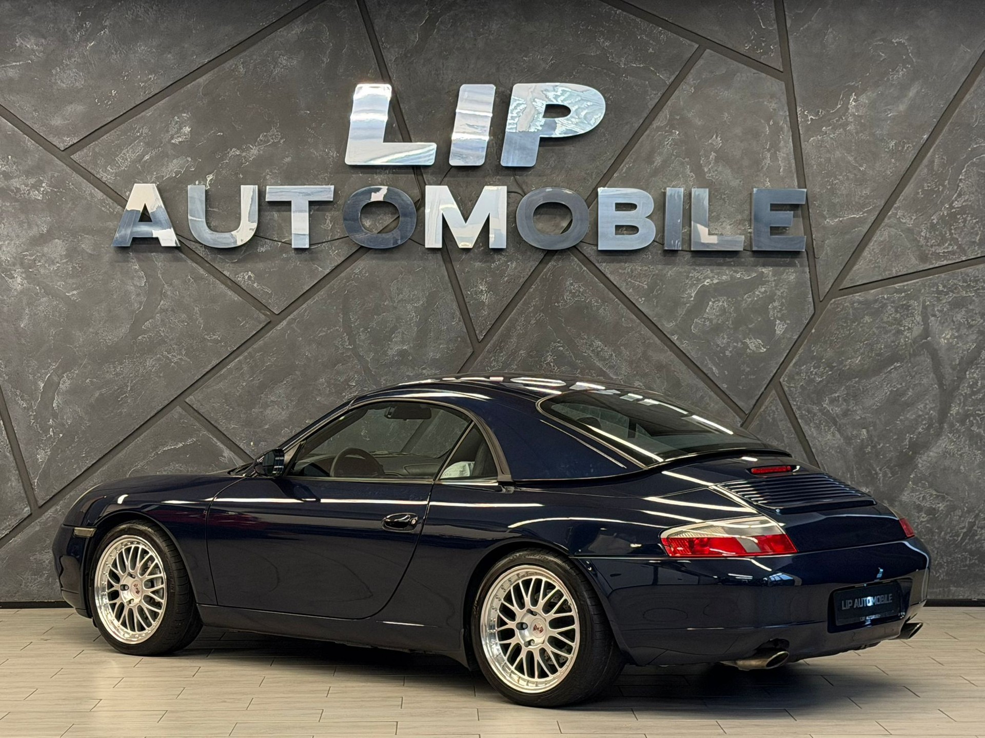 PORSCHE 911 Carrera 4 Cabrio-image-7