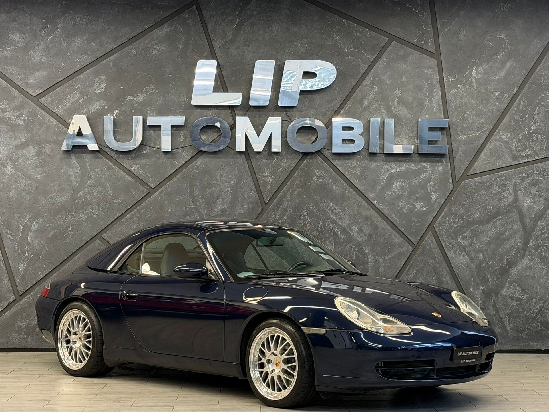 PORSCHE 911 Carrera 4 Cabrio-image-2