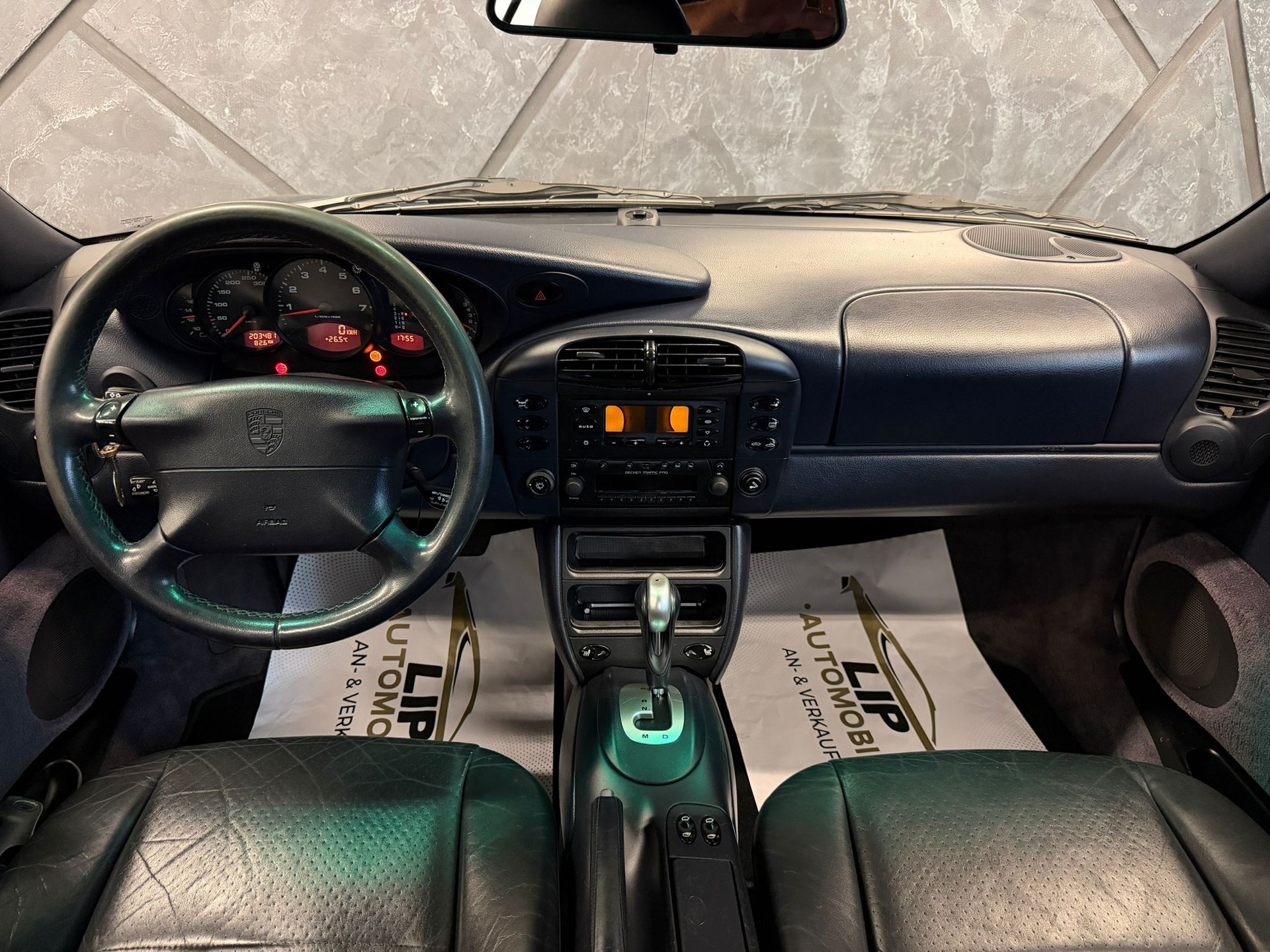 PORSCHE 911 Carrera 4 Cabrio-image-8