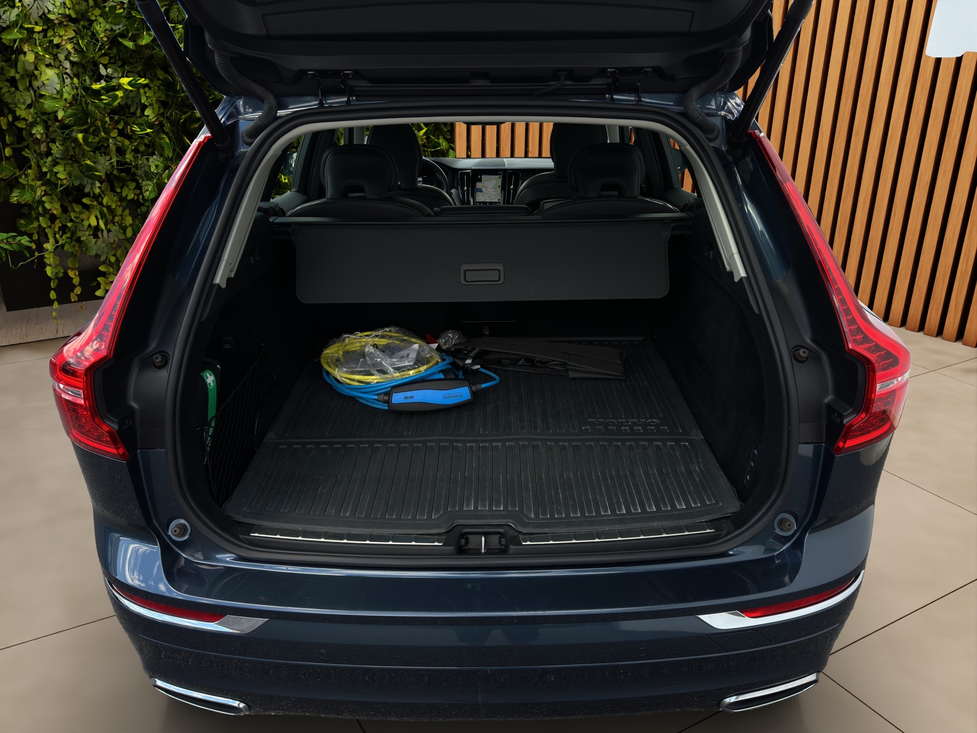 VOLVO XC60 2.0 T8 TE Inscription eAWD-image-14