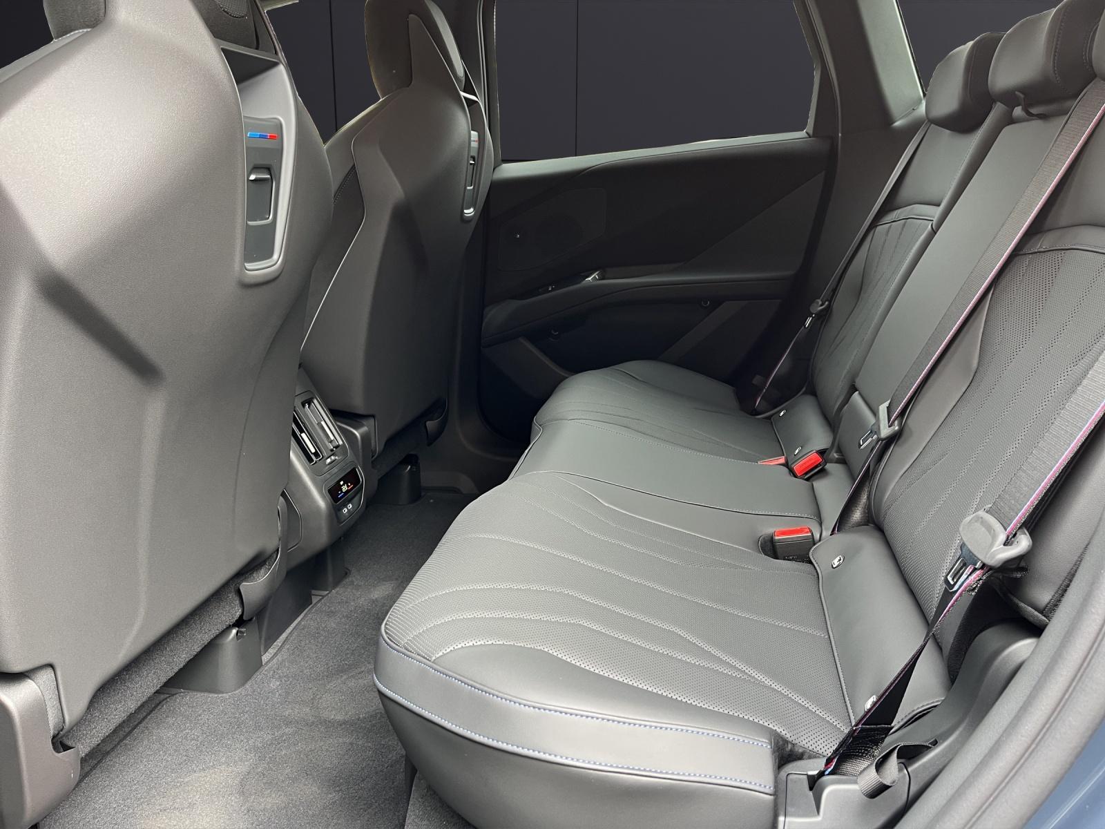 BMW iX3 50 xDrive-image-13