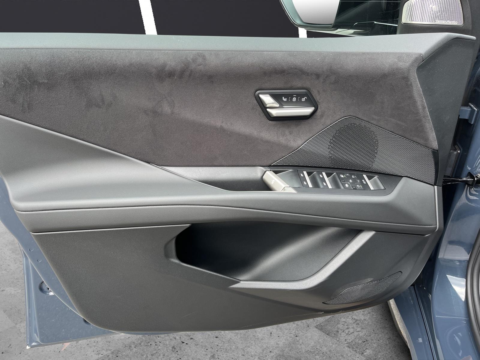 BMW iX3 50 xDrive-image-7