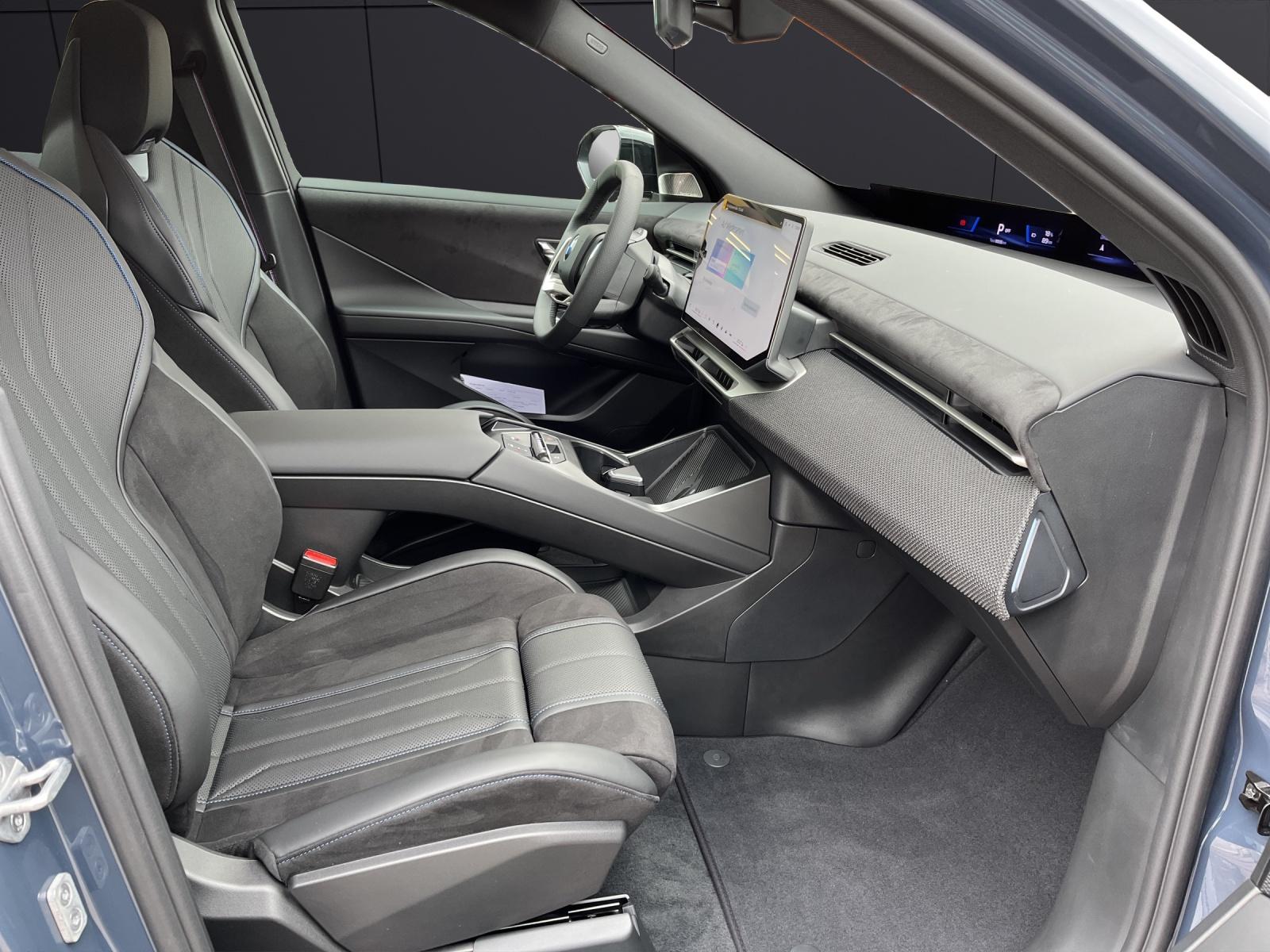 BMW iX3 50 xDrive-image-18