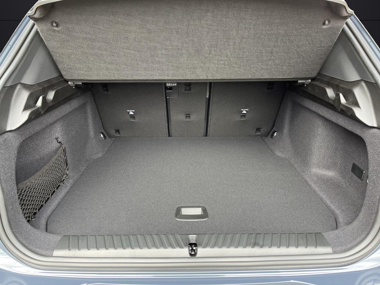 BMW iX3 50 xDrive-image-9