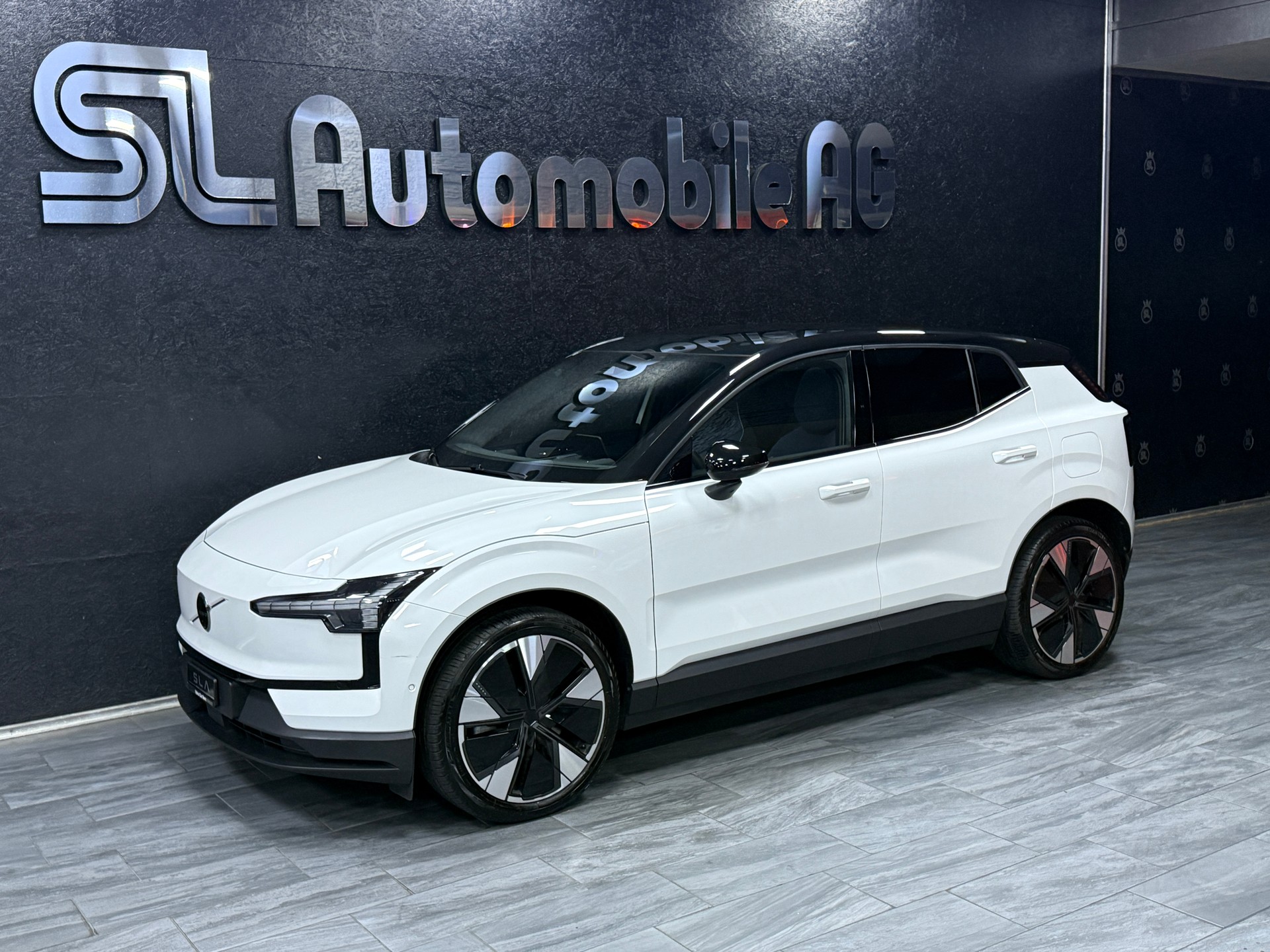 VOLVO EX30 E60 69kWh Twin Plus / CH Fz-image-3