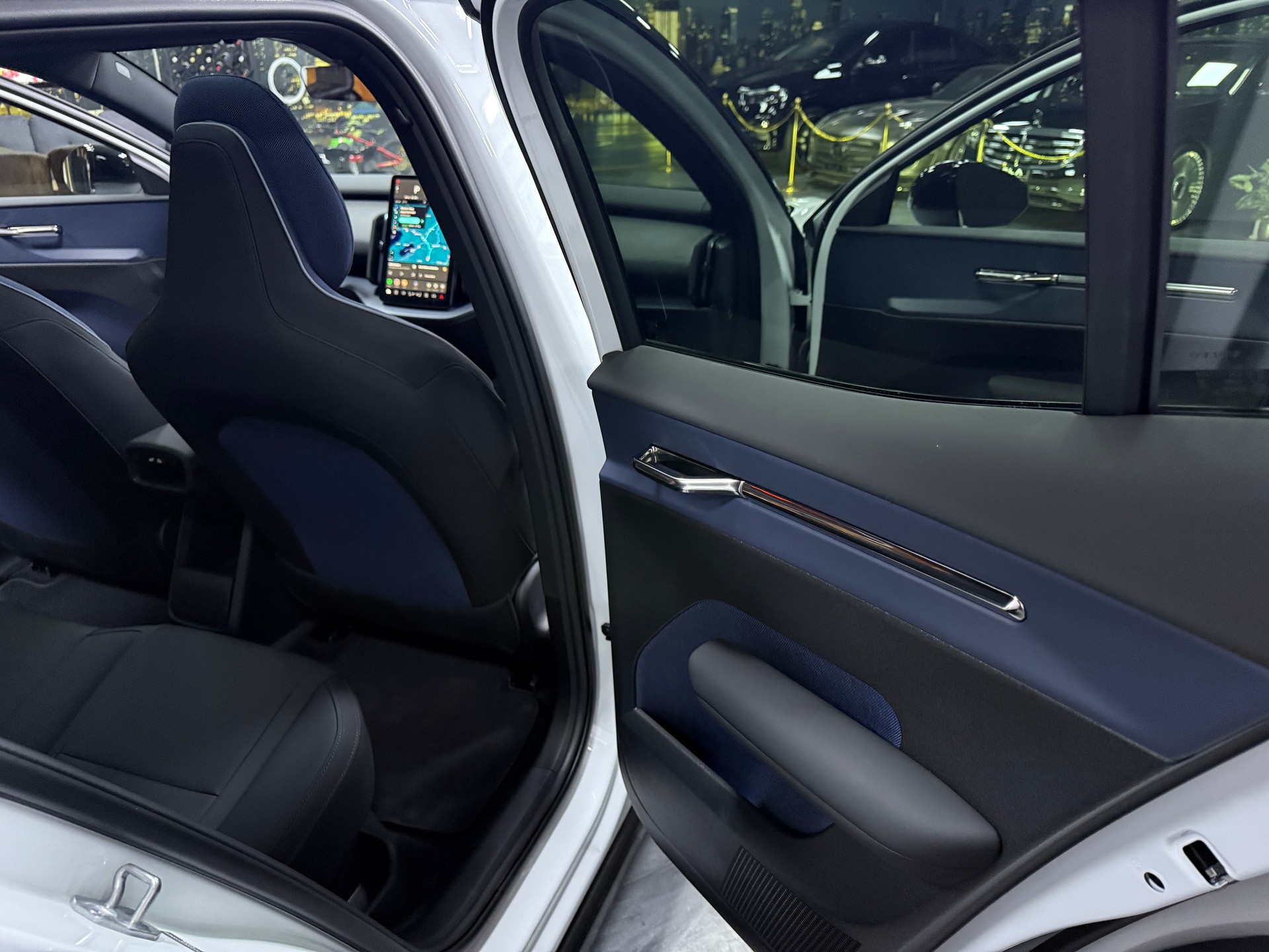VOLVO EX30 E60 69kWh Twin Plus / CH Fz-image-20