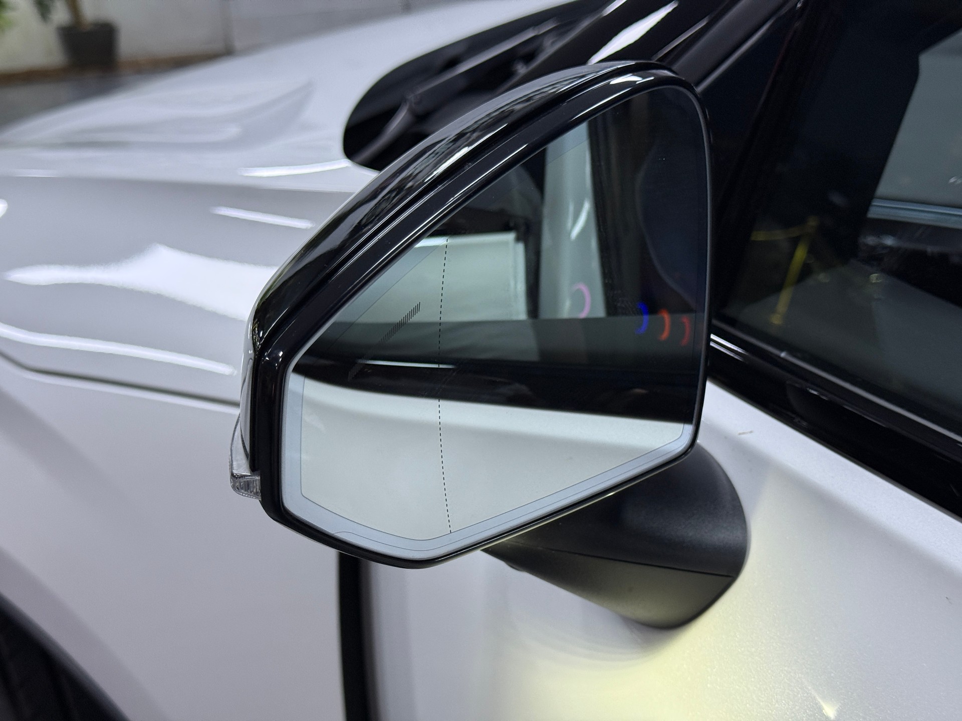 VOLVO EX30 E60 69kWh Twin Plus / CH Fz-image-10