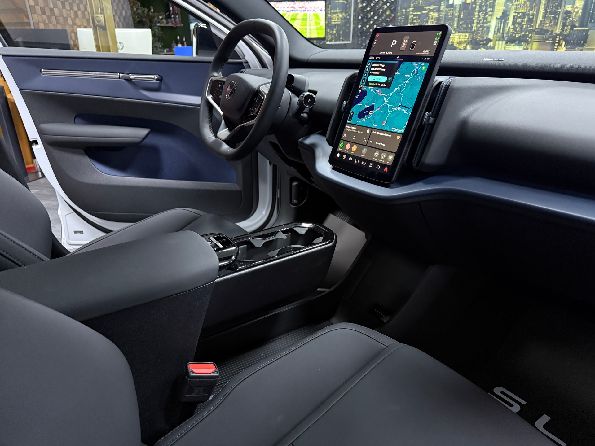VOLVO EX30 E60 69kWh Twin Plus / CH Fz-image-13