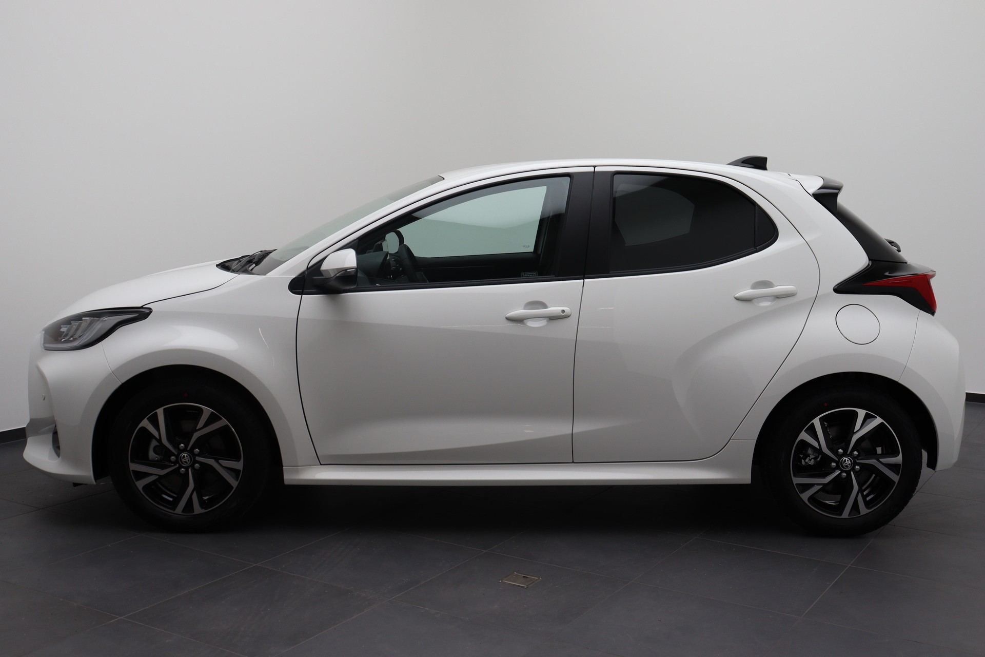 TOYOTA Yaris 1.5 VVT-i HSD Trend-showroom-element-2