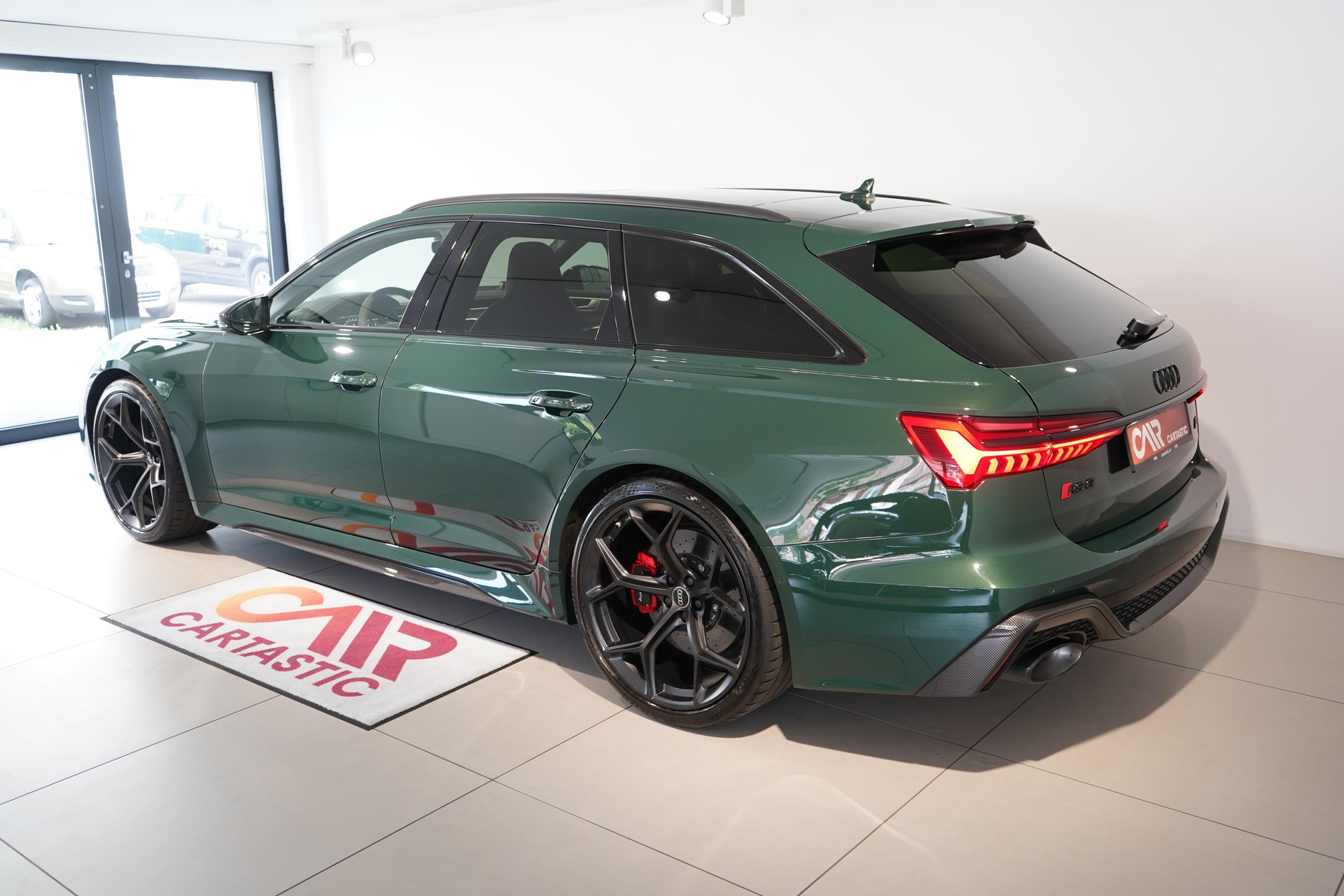 AUDI RS6 Avant 4.0 V8 TFSI performance quattro T-Tronic-image-2