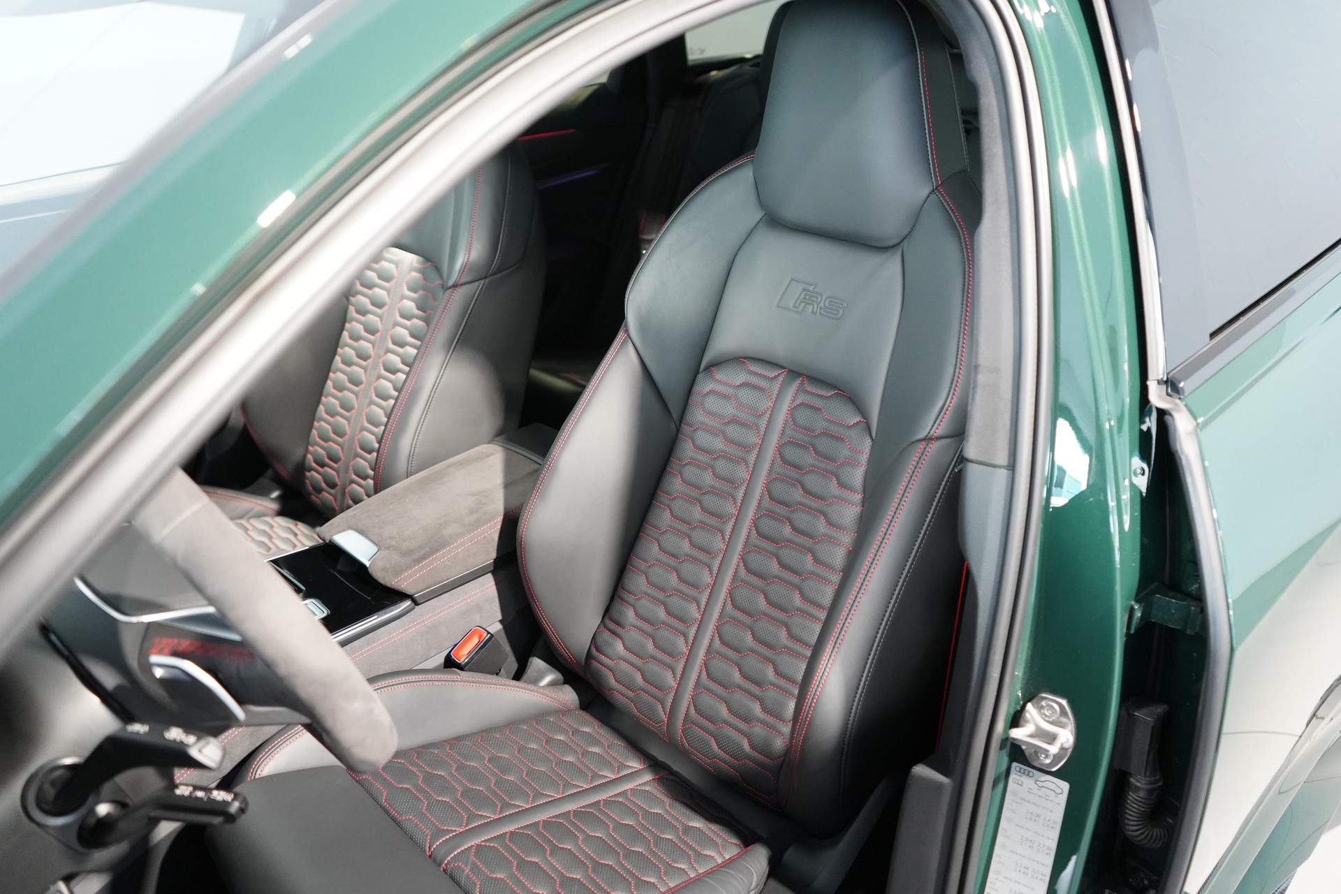 AUDI RS6 Avant 4.0 V8 TFSI performance quattro T-Tronic-image-5