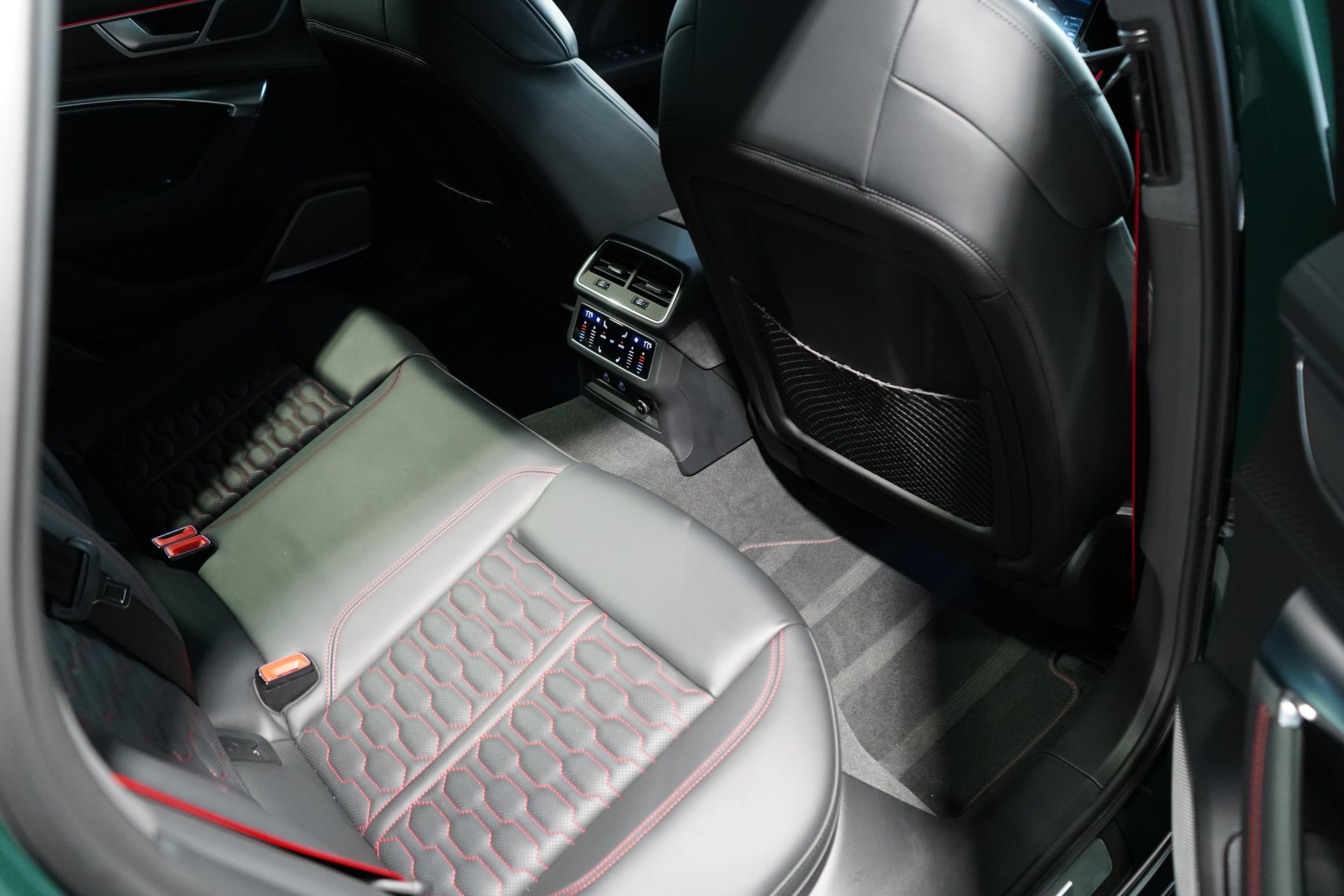 AUDI RS6 Avant 4.0 V8 TFSI performance quattro T-Tronic-image-15