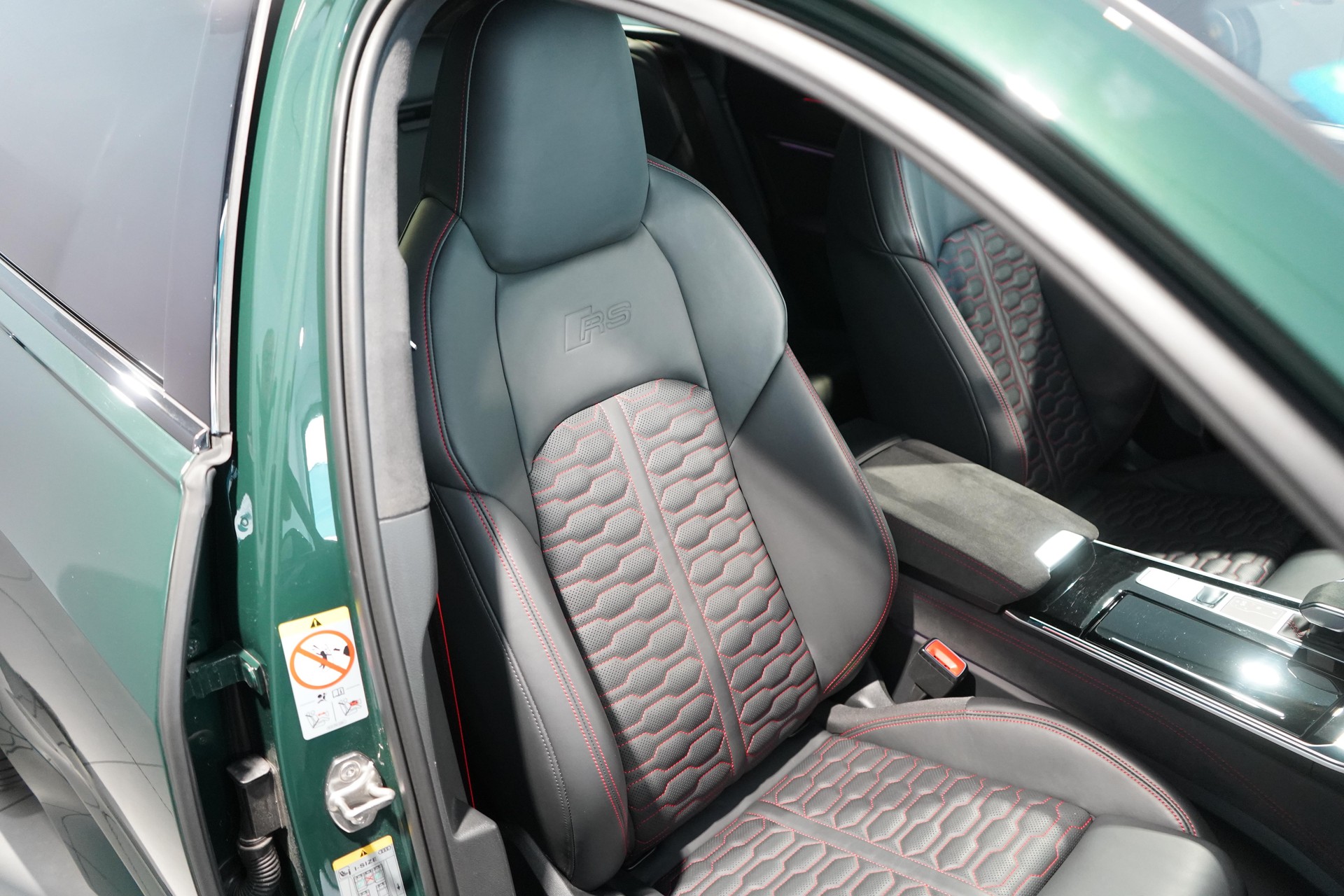 AUDI RS6 Avant 4.0 V8 TFSI performance quattro T-Tronic-image-7