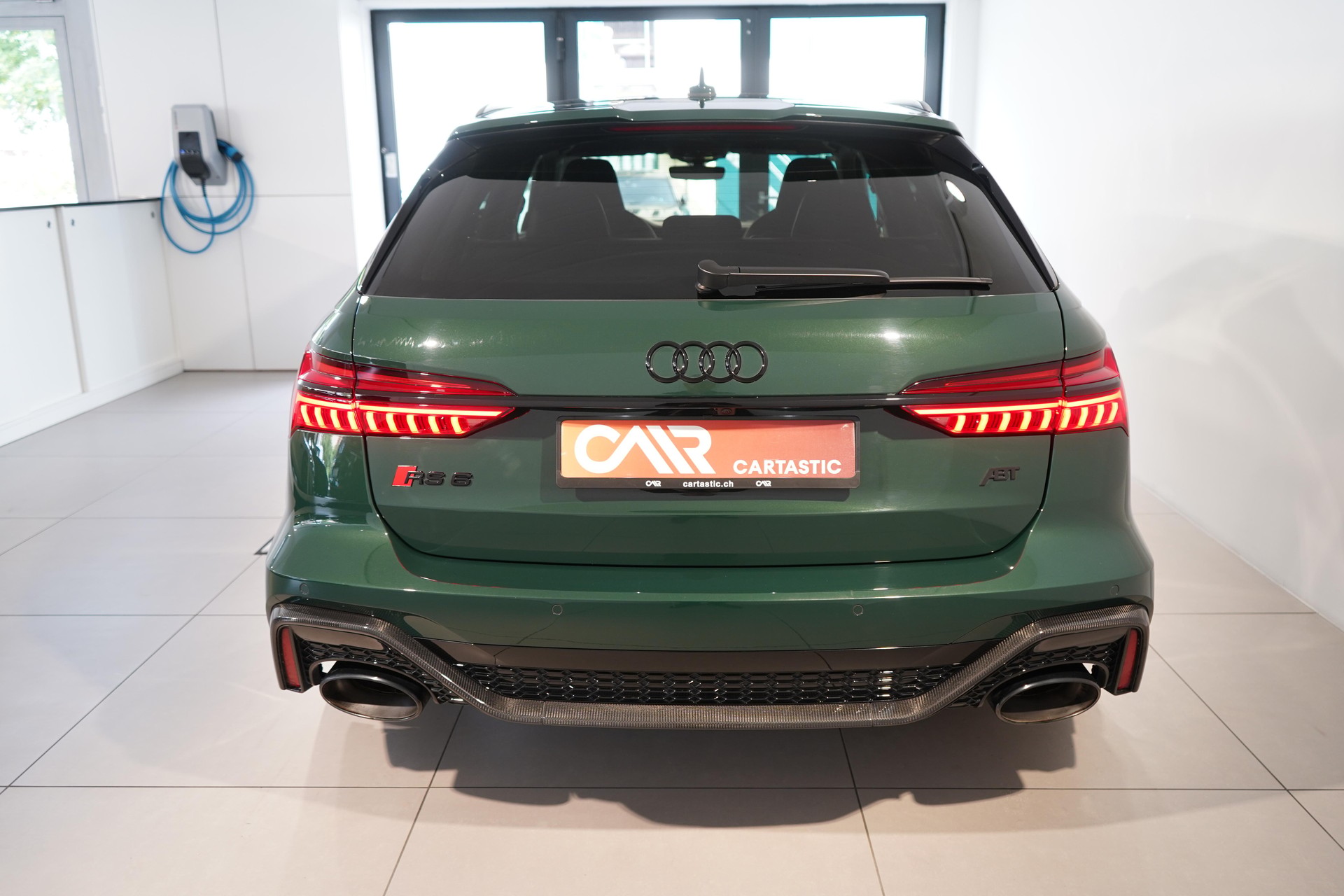 AUDI RS6 Avant 4.0 V8 TFSI performance quattro T-Tronic-image-3