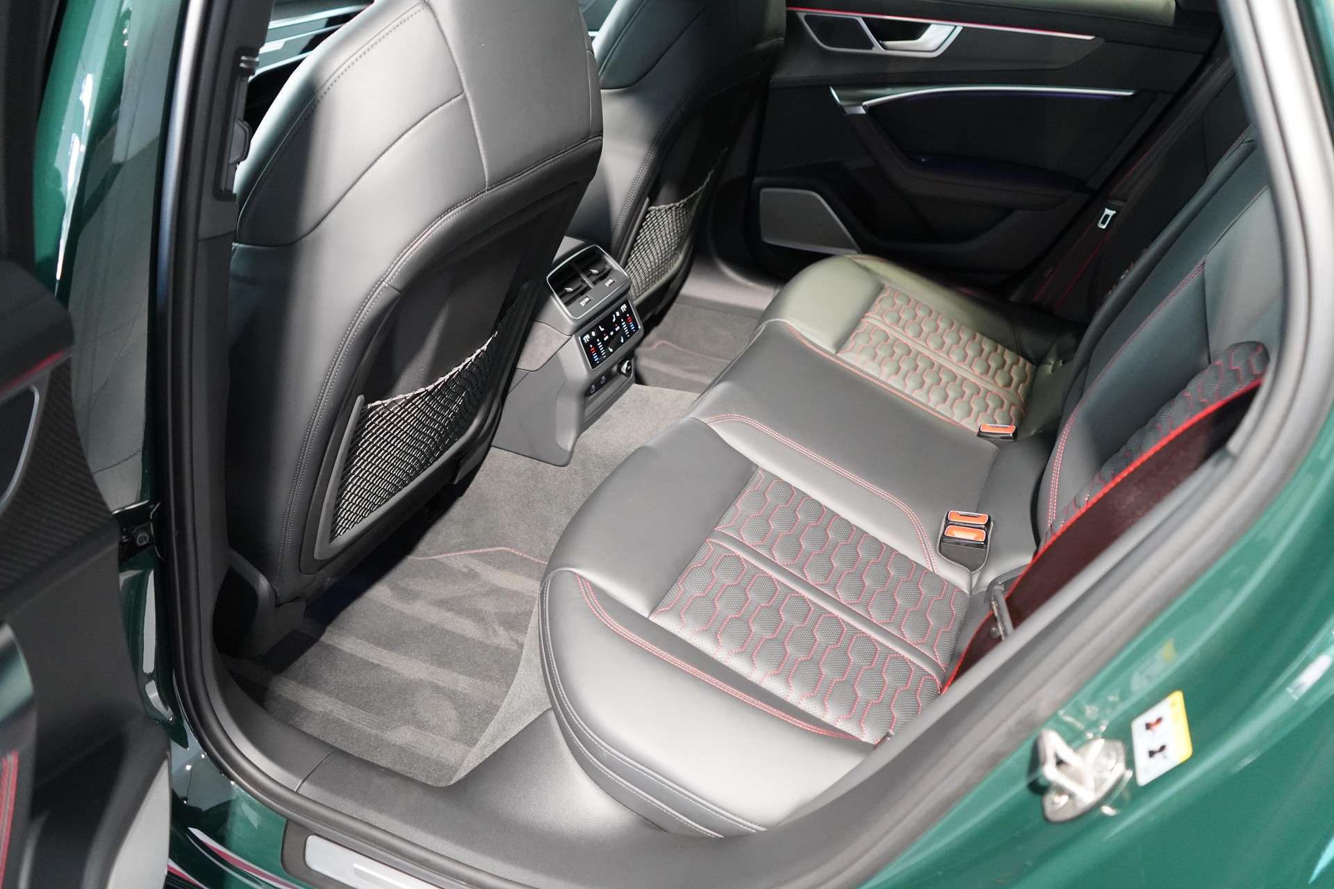 AUDI RS6 Avant 4.0 V8 TFSI performance quattro T-Tronic-image-13