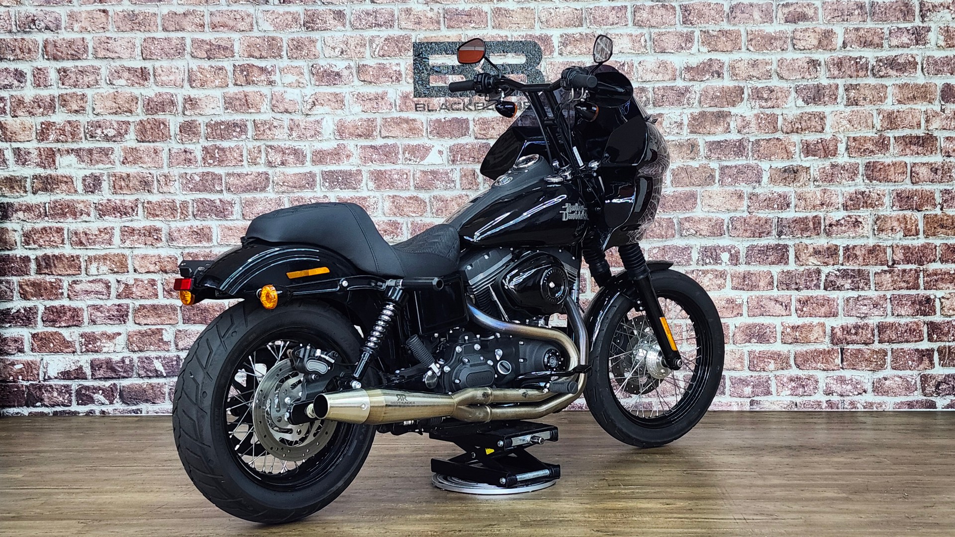 HARLEY-DAVIDSON FXDB Dyna Street Bob ABS-showroom-element-2