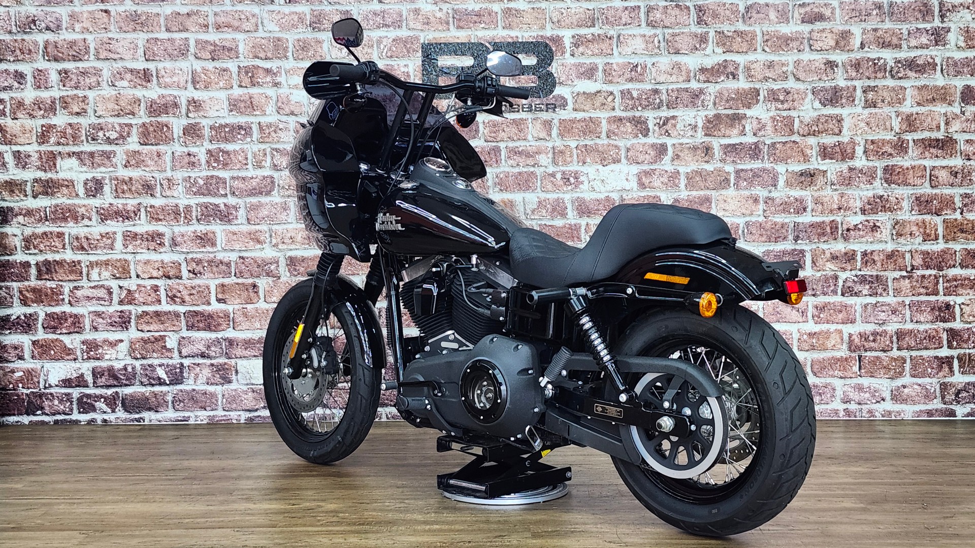 HARLEY-DAVIDSON FXDB Dyna Street Bob ABS-showroom-element-3