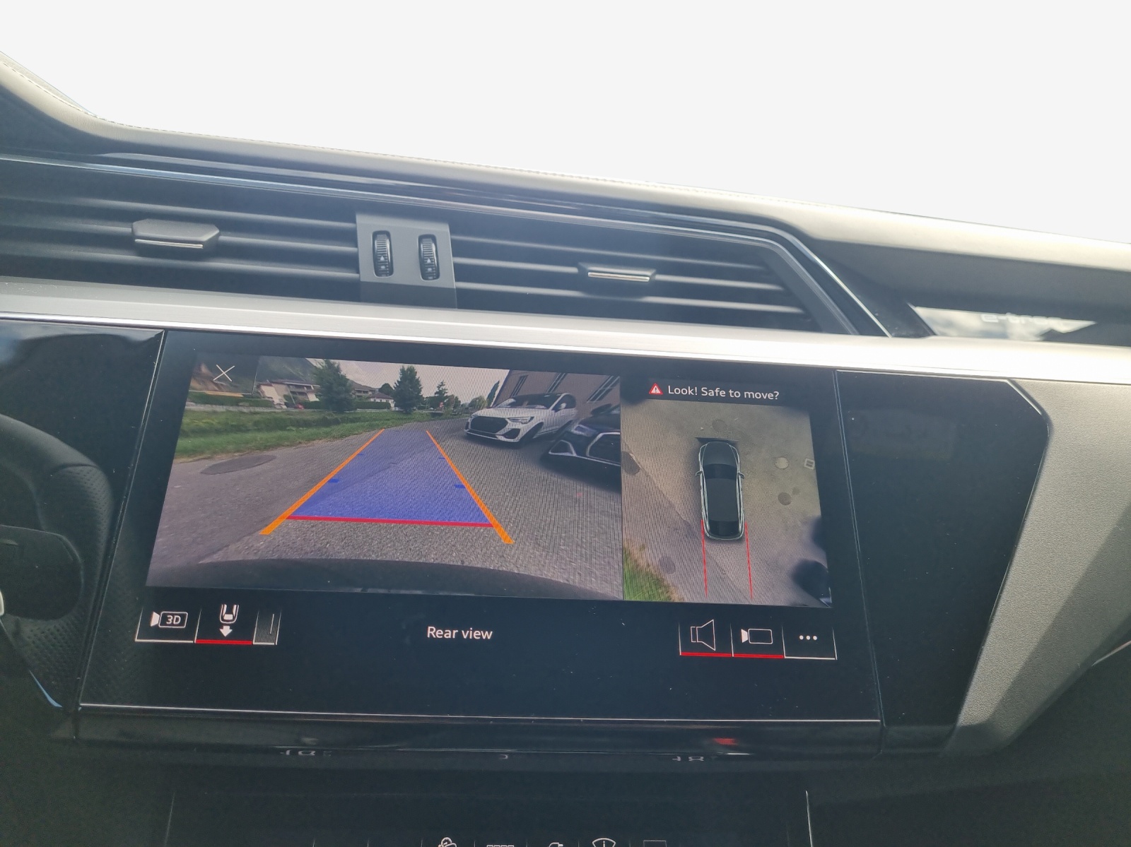 AUDI e-tron 55 Sportback S Line quattro-image-14