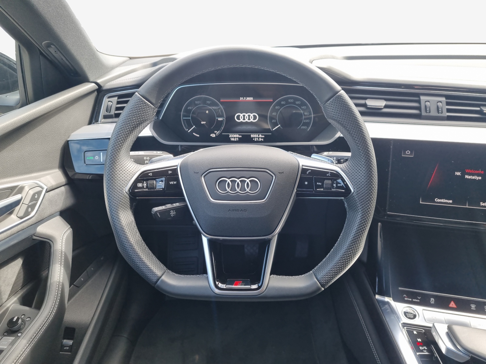 AUDI e-tron 55 Sportback S Line quattro-image-10