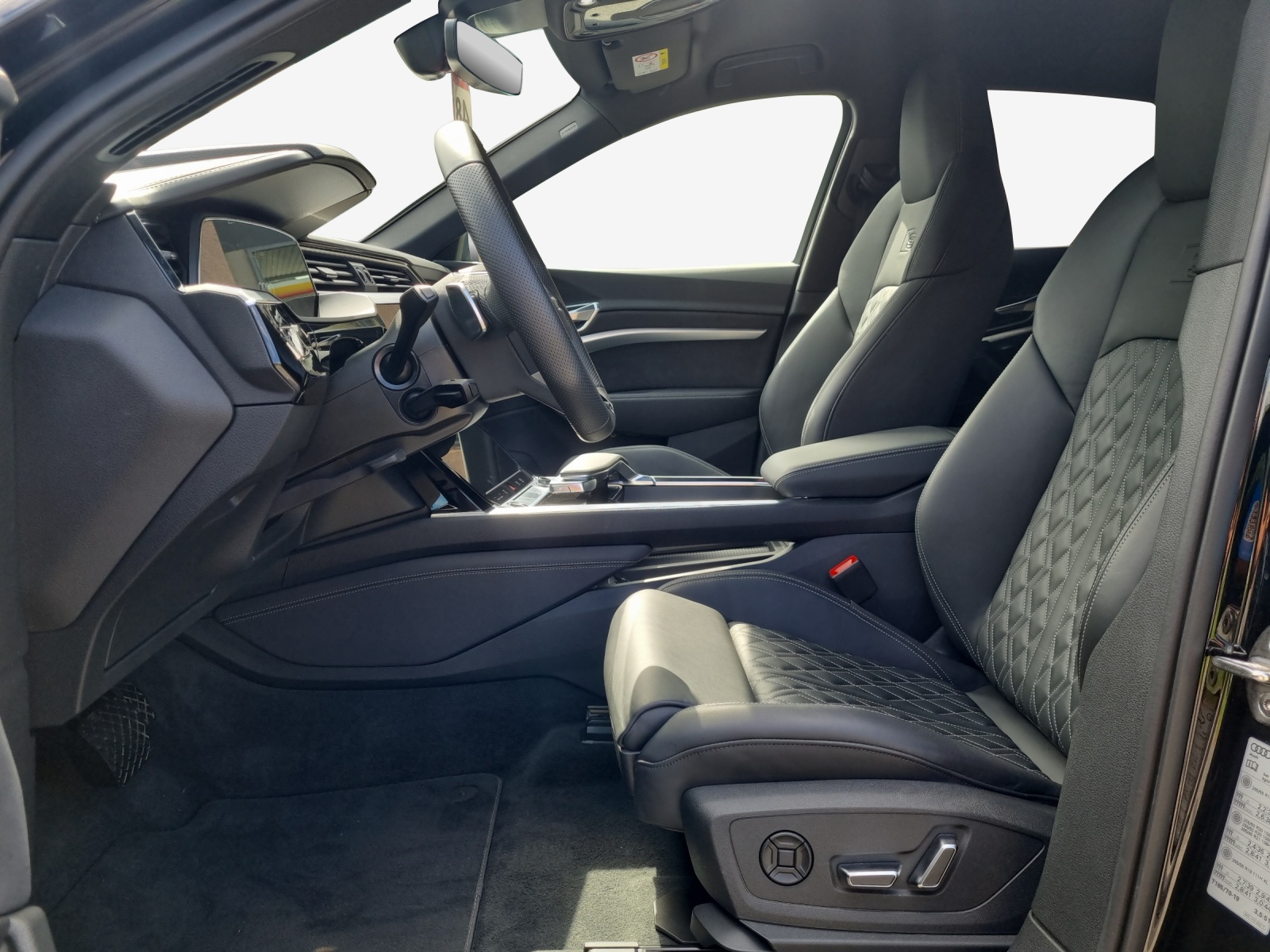 AUDI e-tron 55 Sportback S Line quattro-image-8