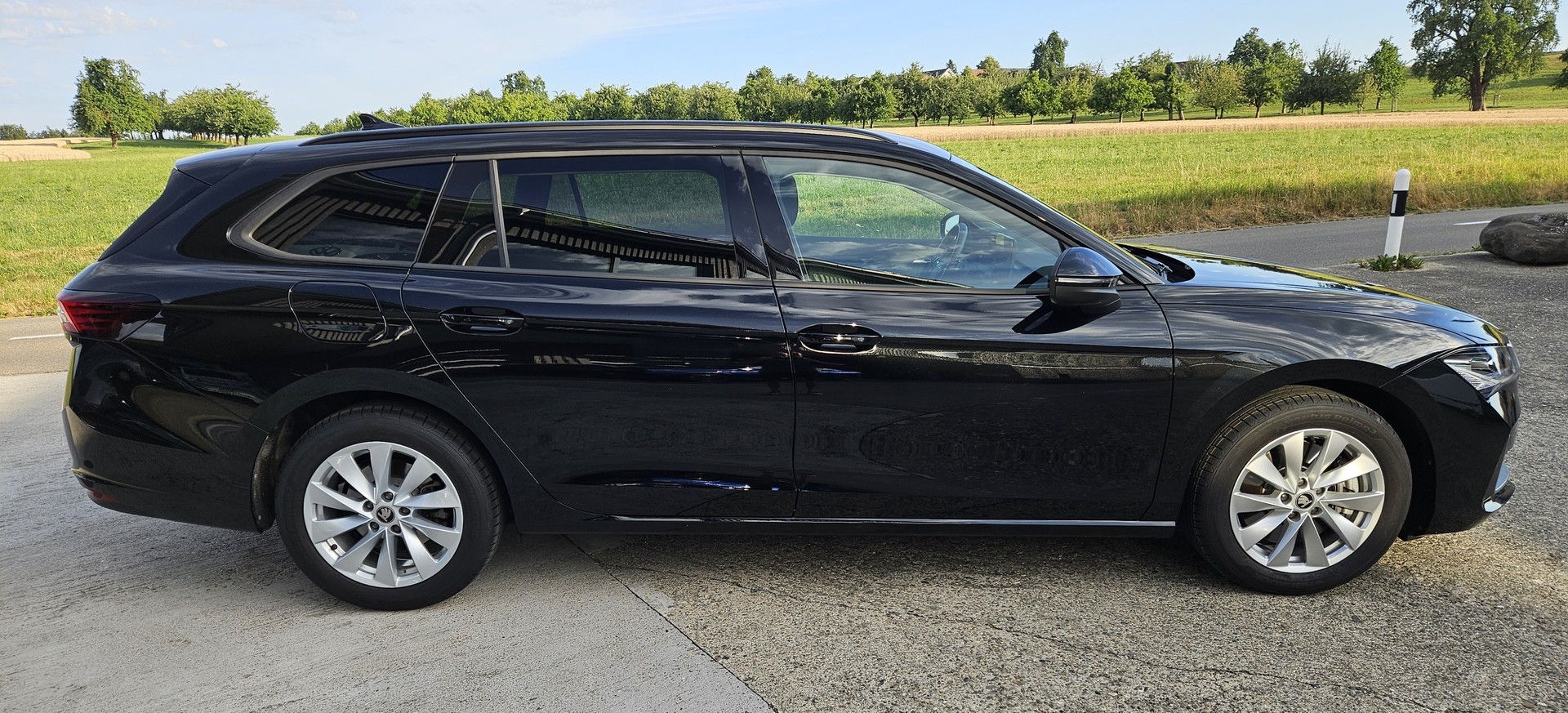 SKODA Superb Combi 2.0 TDi Selection 4x4 DSG Modell 2026 mit Anhängerkupplung-image-8