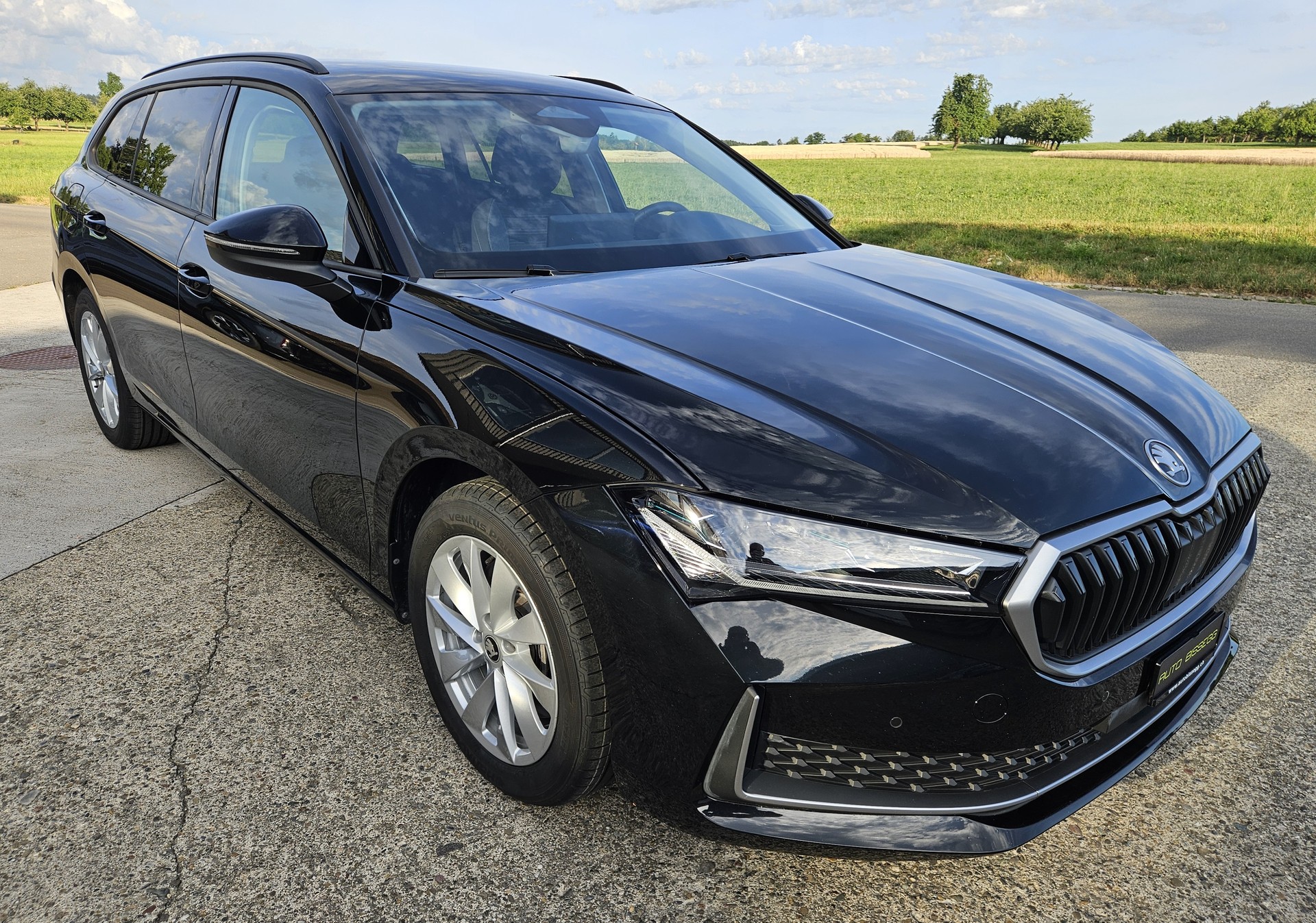 SKODA Superb Combi 2.0 TDi Selection 4x4 DSG Modell 2026 mit Anhängerkupplung-image-0