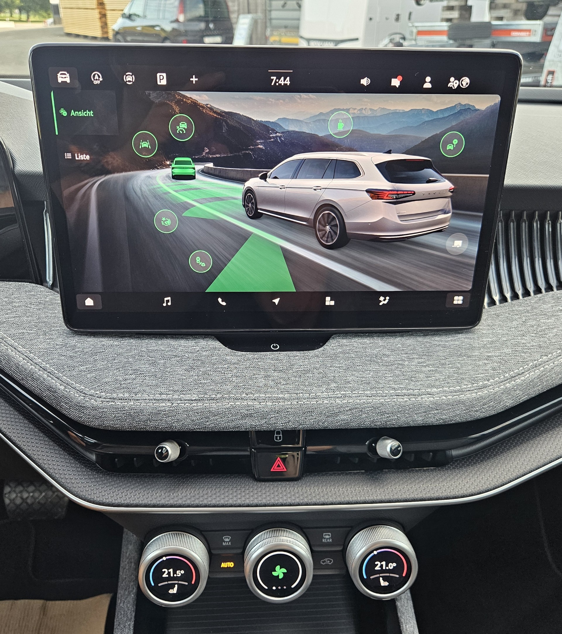 SKODA Superb Combi 2.0 TDi Selection 4x4 DSG Modell 2026 mit Anhängerkupplung-image-19