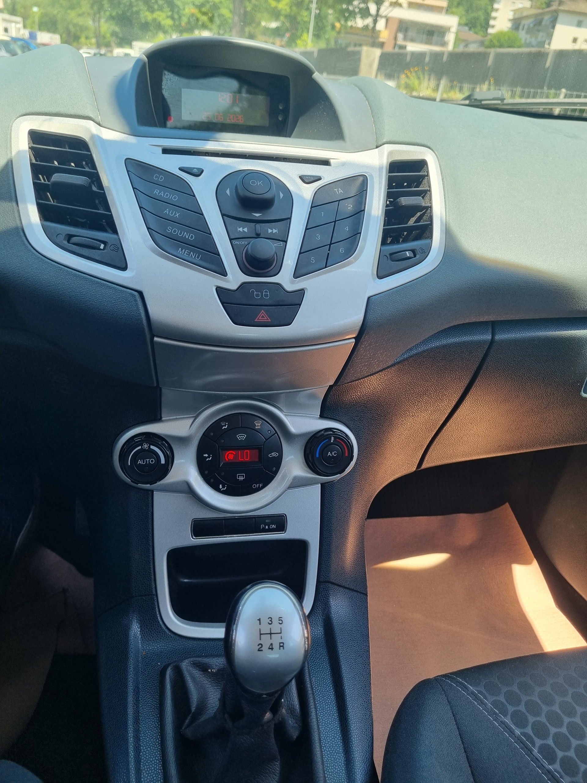 FORD Fiesta 1.4 16V Trend-image-8