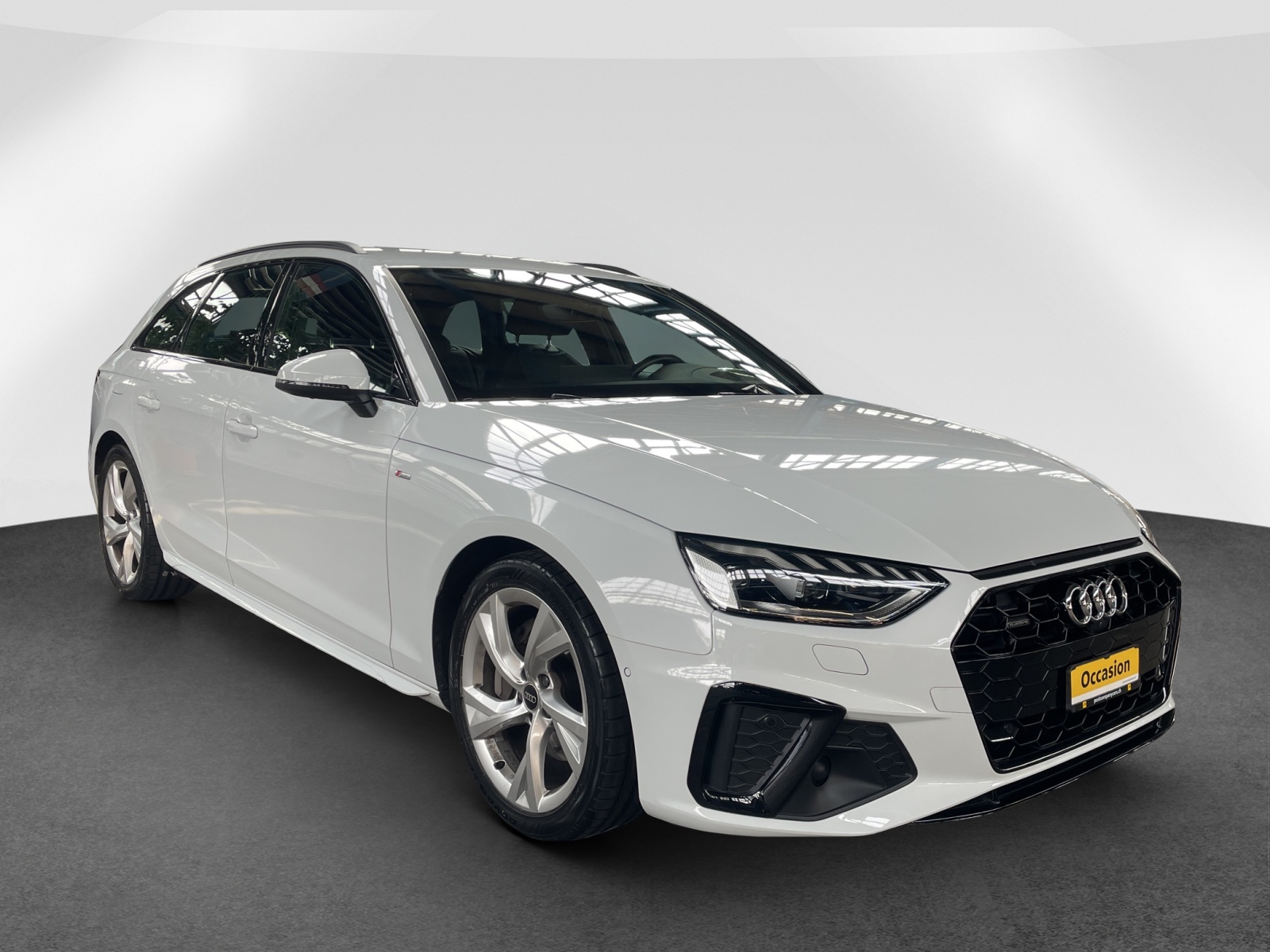 AUDI A4 Avant 2.0 40 TDI S Line quattro S-Tronic-image-0