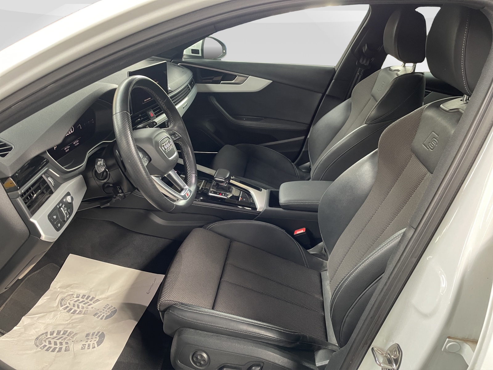 AUDI A4 Avant 2.0 40 TDI S Line quattro S-Tronic-image-6