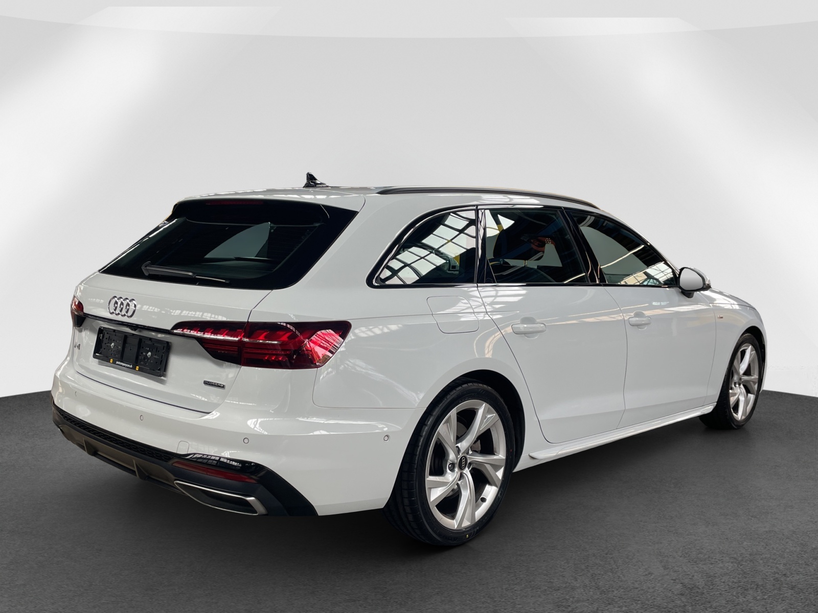 AUDI A4 Avant 2.0 40 TDI S Line quattro S-Tronic-image-5