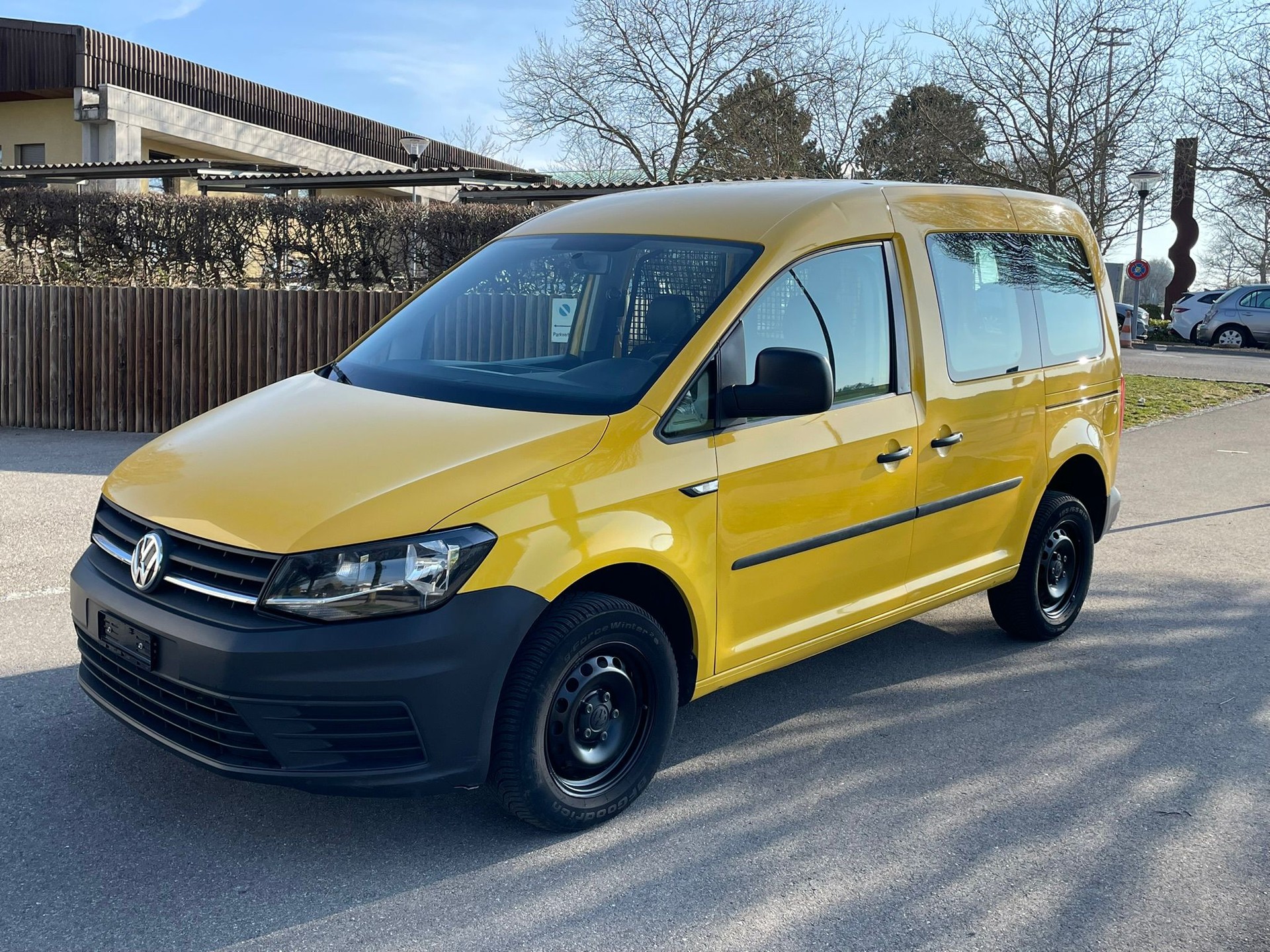 VW Caddy 2.0TDI BlueMotion Technology-image-0
