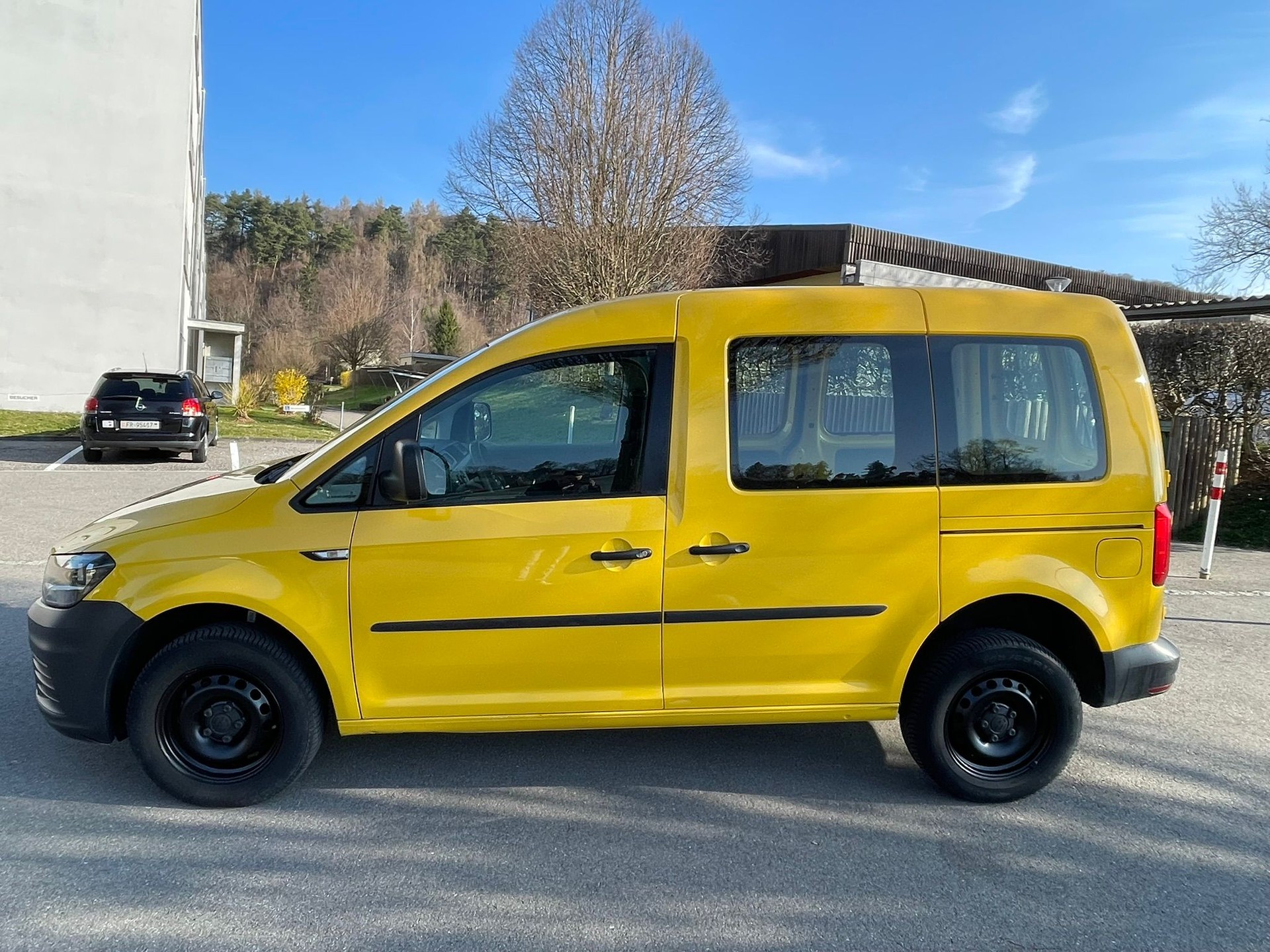 VW Caddy 2.0TDI BlueMotion Technology-image-1