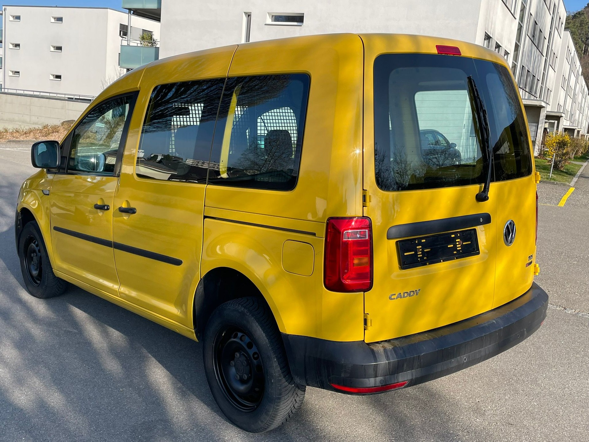 VW Caddy 2.0TDI BlueMotion Technology-image-2