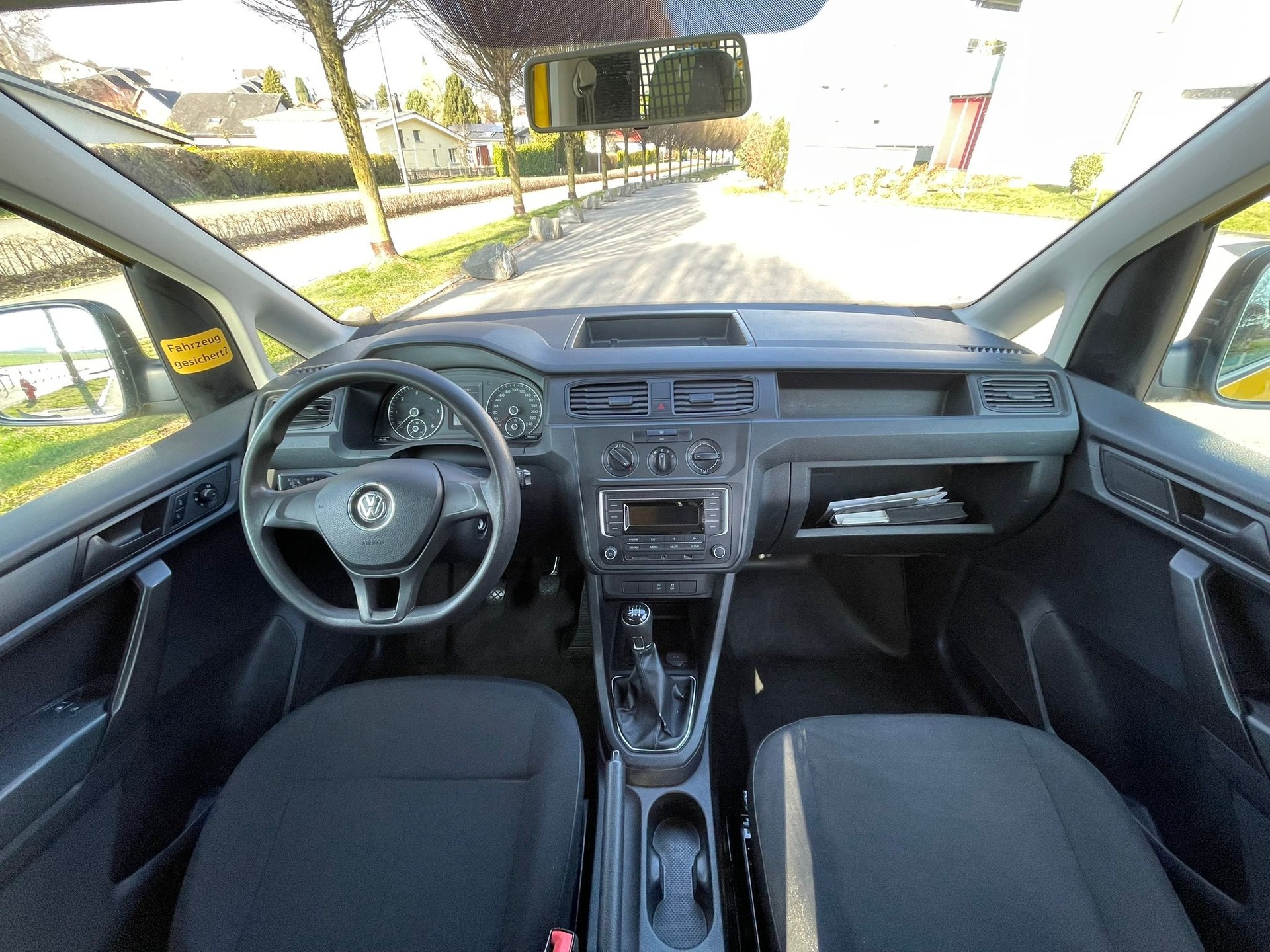 VW Caddy 2.0TDI BlueMotion Technology-image-9