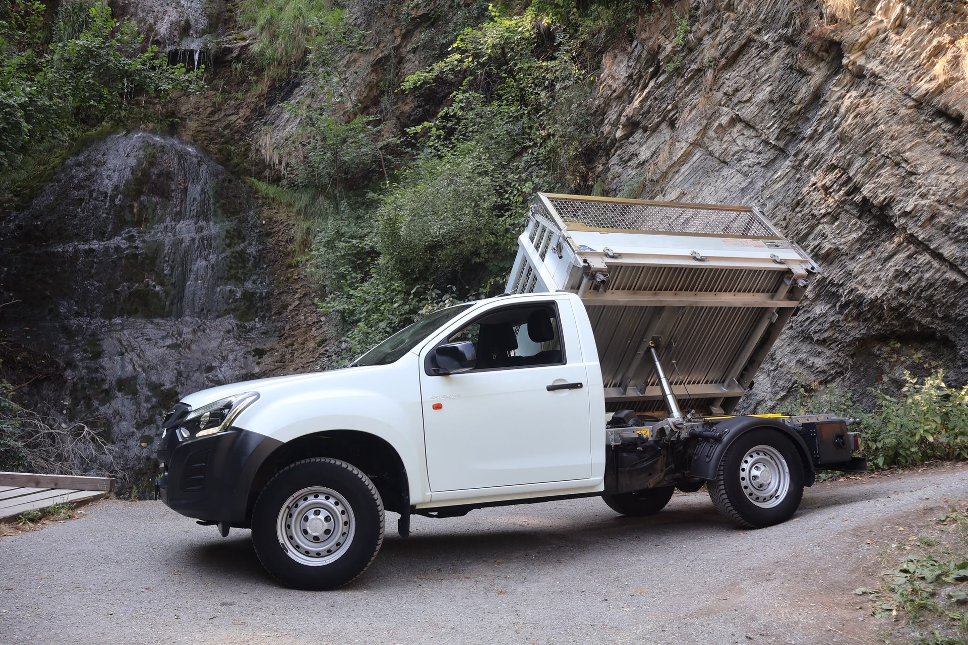 ISUZU D-MAX 1.9 SingleCab Satellite 4x4-showroom-element-2