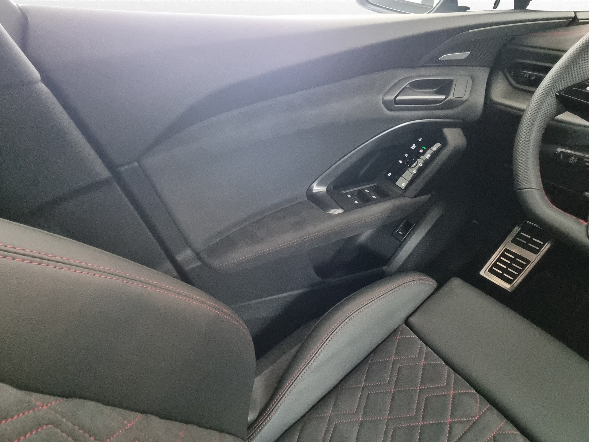 AUDI SQ5 TFSI quattro S-tronic-image-11