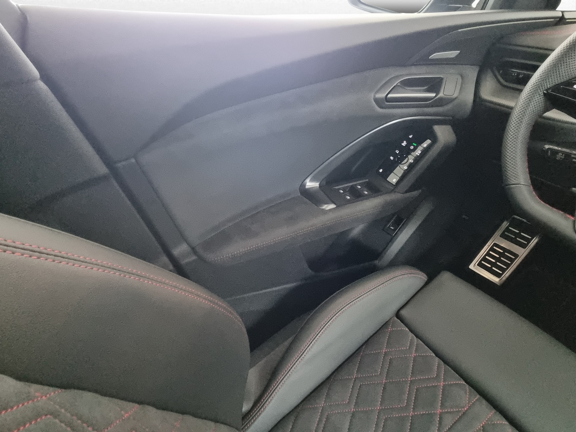 AUDI SQ5 TFSI quattro S-tronic-image-11