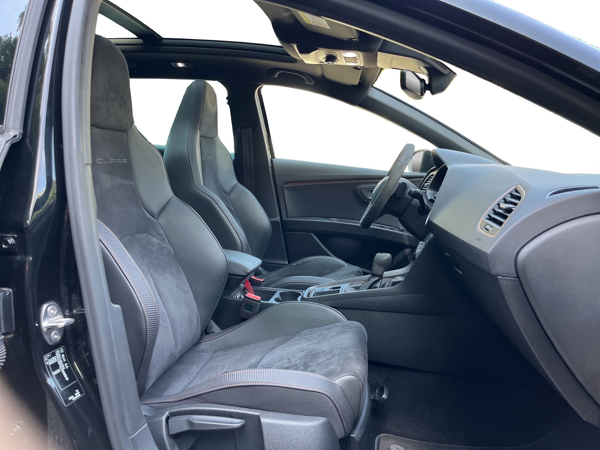 SEAT Leon ST 2.0 TSI Cupra R 300 4 Drive DSG *Carbon Paket Bodykit*-image-11
