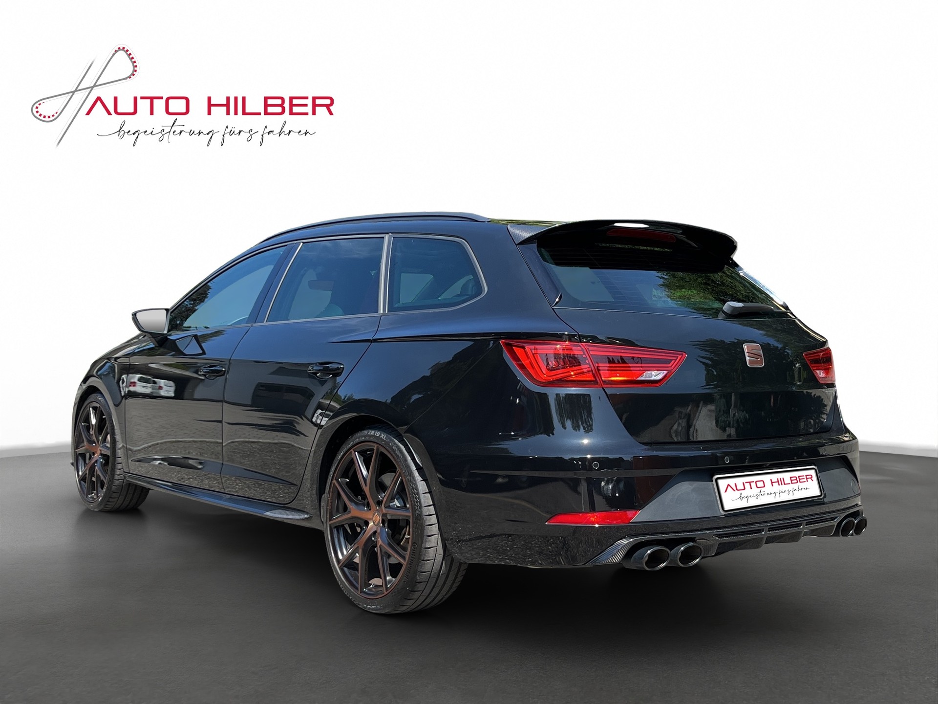 SEAT Leon ST 2.0 TSI Cupra R 300 4 Drive DSG *Carbon Paket Bodykit*-image-4