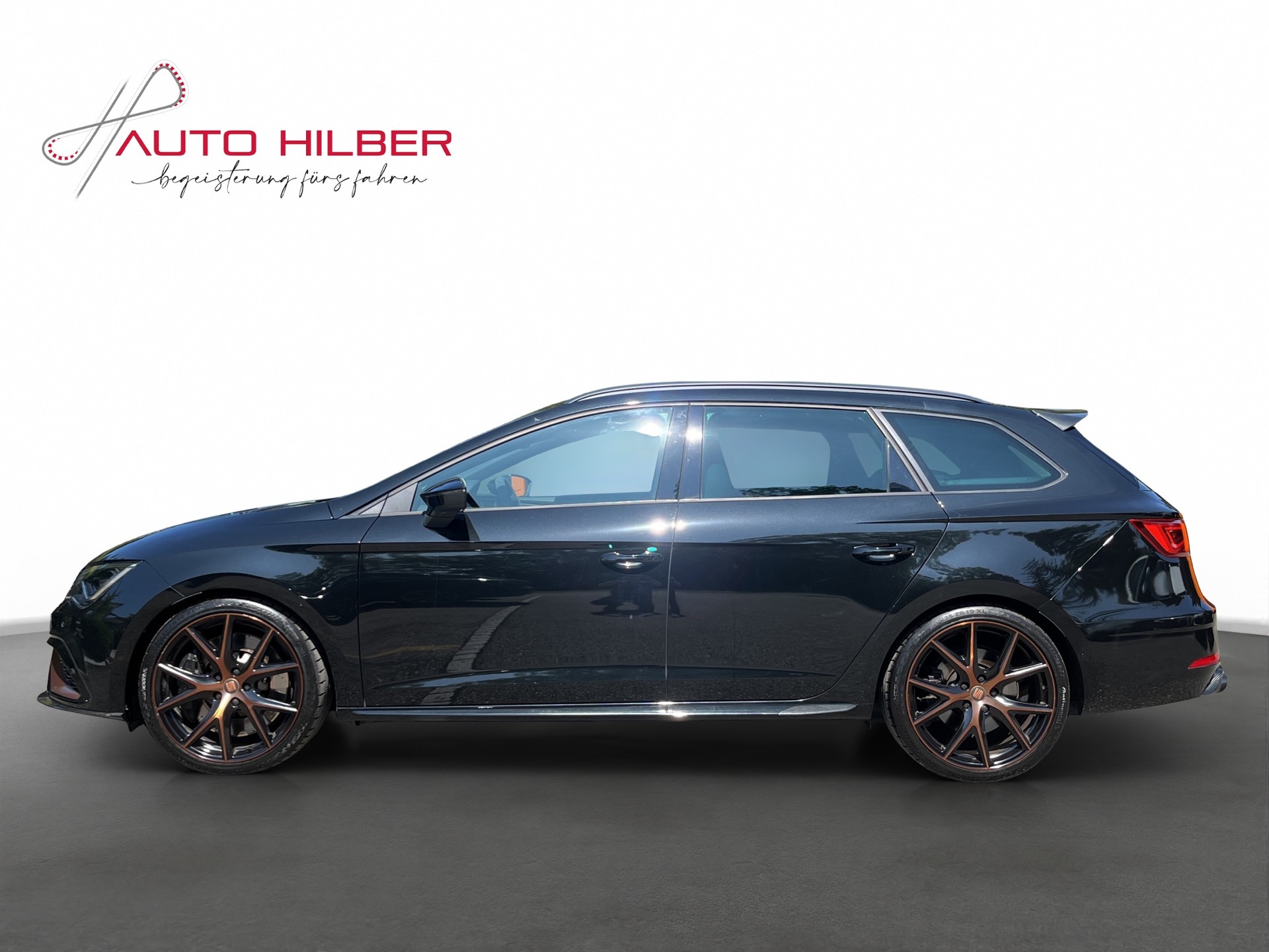 SEAT Leon ST 2.0 TSI Cupra R 300 4 Drive DSG *Carbon Paket Bodykit*-image-2