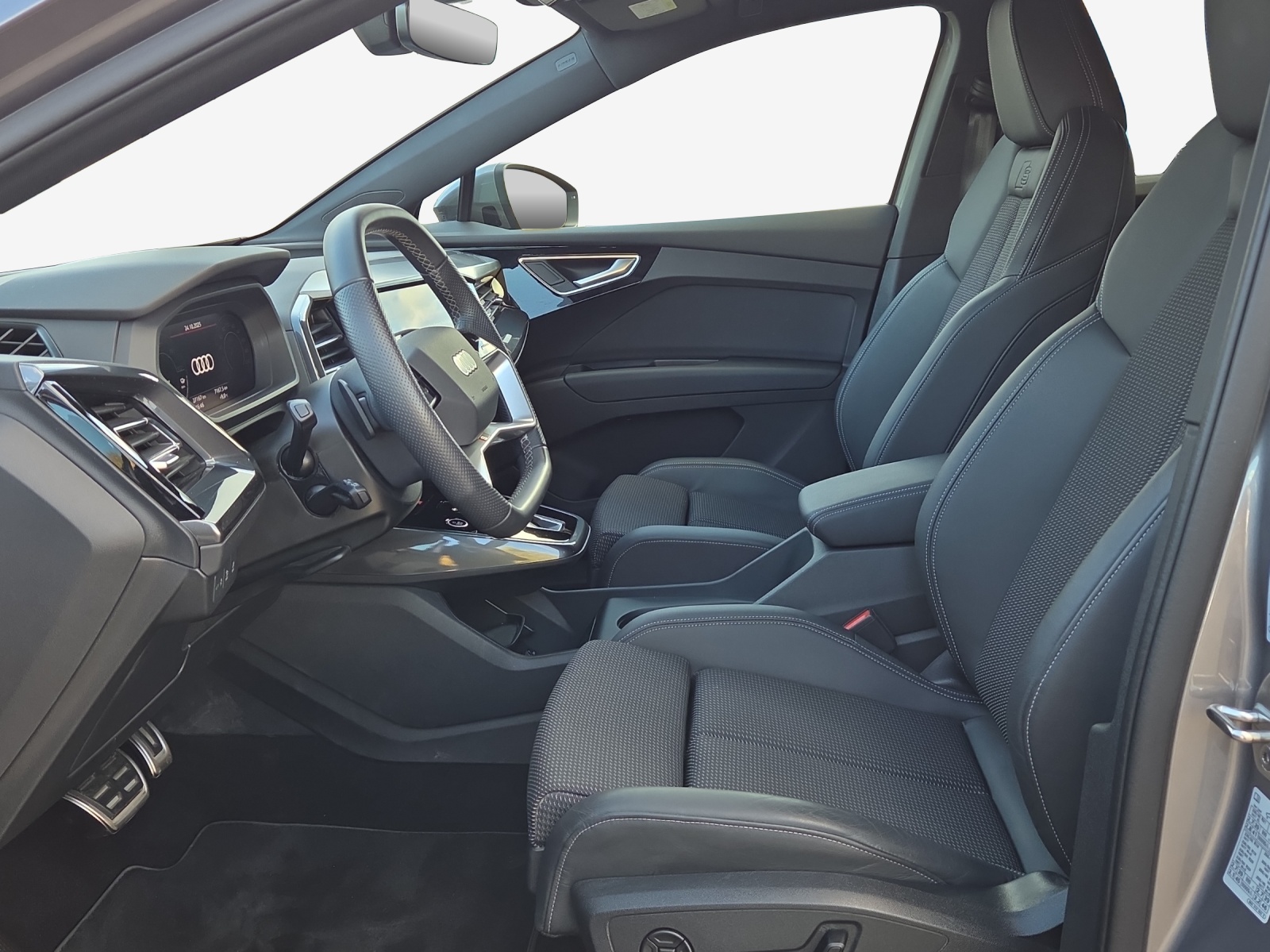 AUDI Q4 e-tron 45 Attraction quattro-image-8